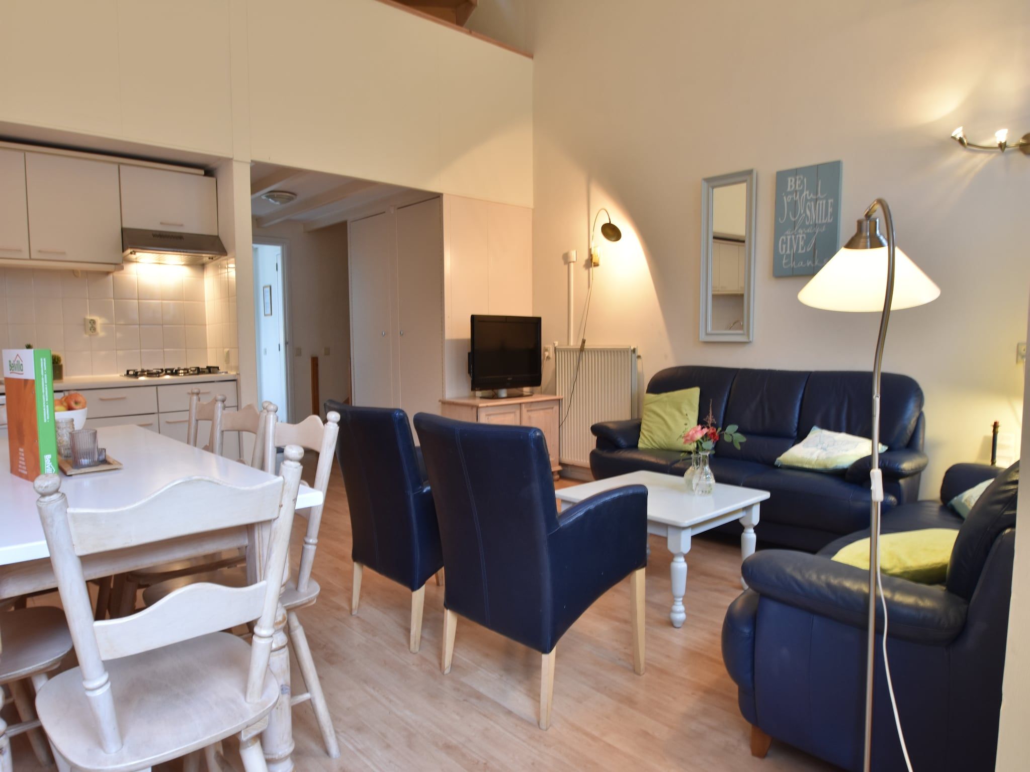 De woonkamer van Huize Glory Diamant in Bergen aan zee