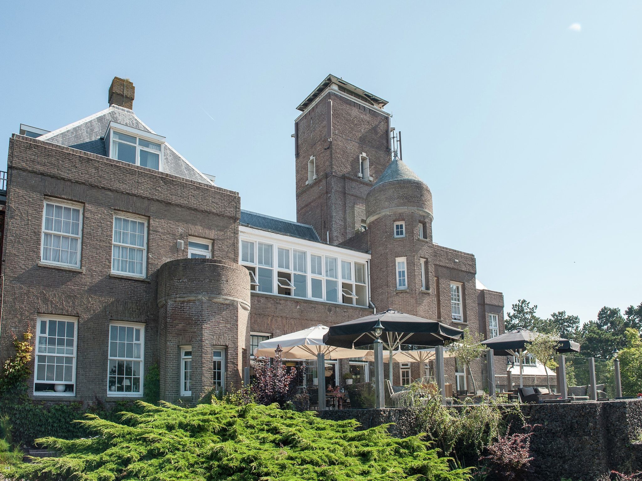 De buitenkant van Huize Glory Robijn in Bergen aan zee