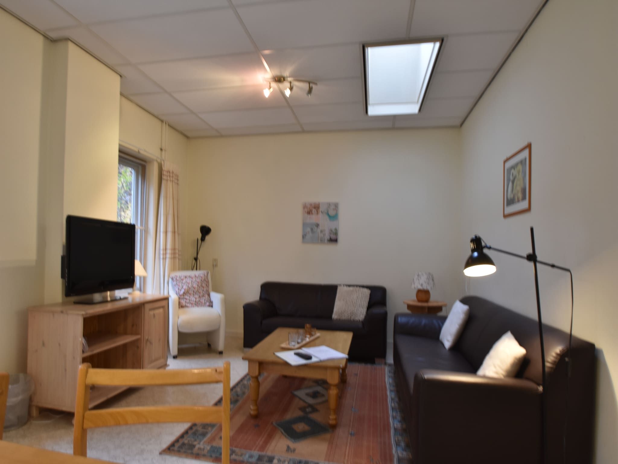 De woonkamer van Huize Glory Granaat in Bergen aan zee