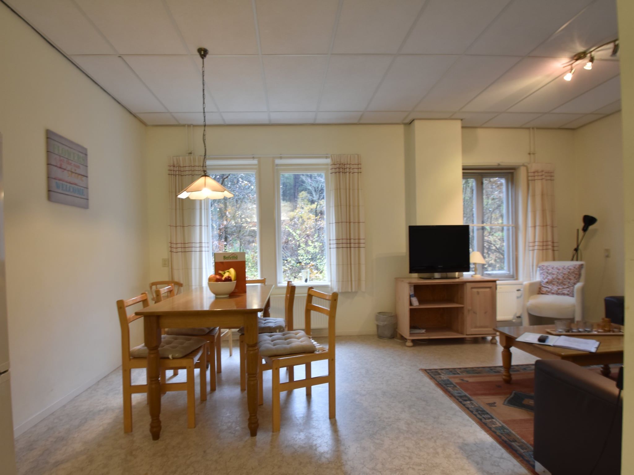 De eetkamer van Huize Glory Granaat in Bergen aan zee