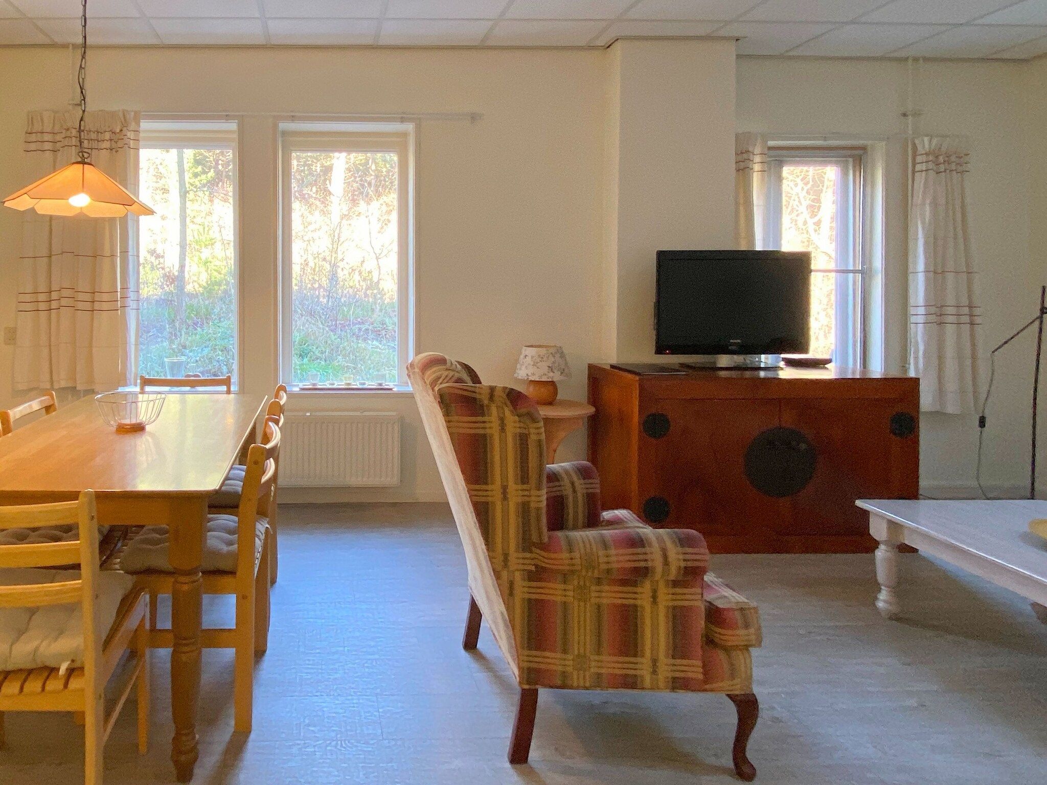De woonkamer van Huize Glory Granaat in Bergen aan zee