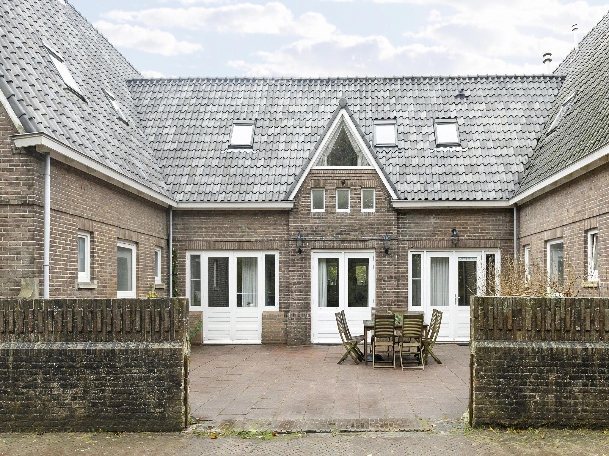 De buitenkant van Huize Glory Granaat in Bergen aan zee