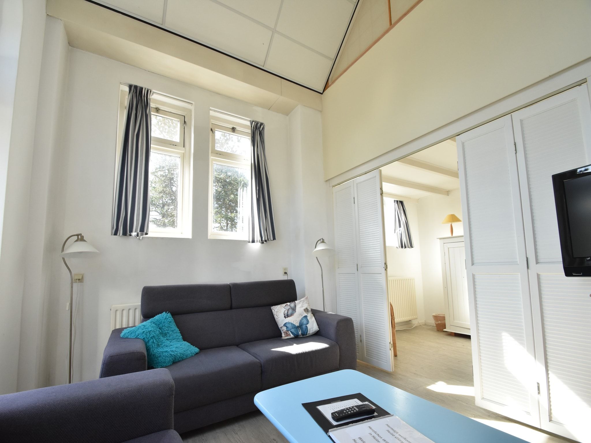 De woonkamer van Huize Glory Saffier in Bergen aan zee