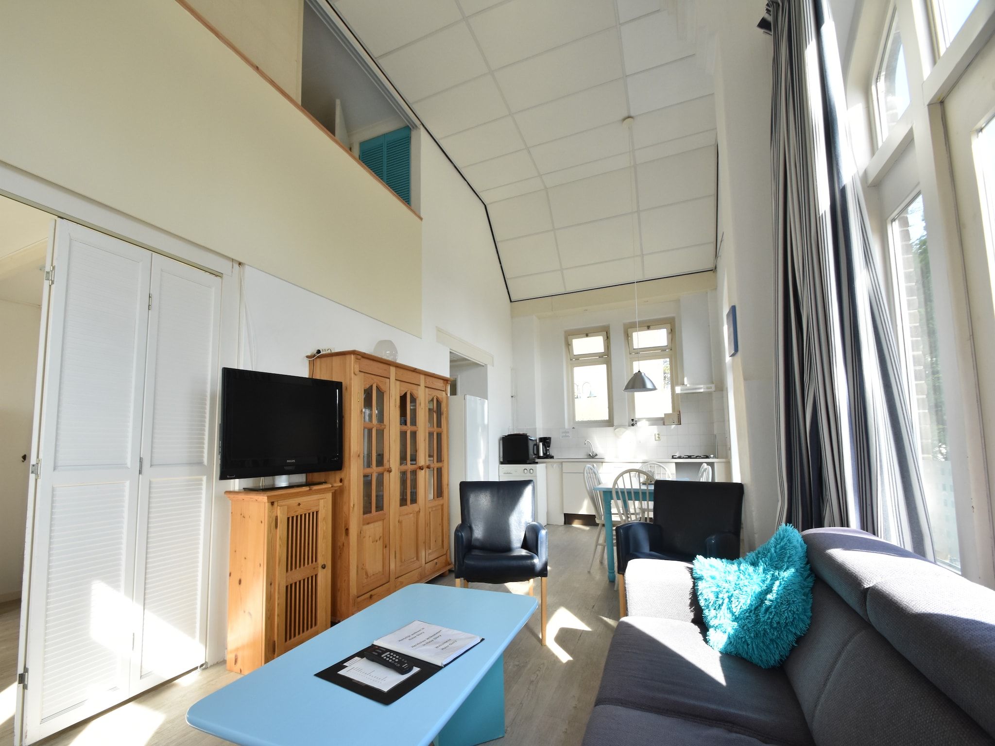 De woonkamer van Huize Glory Saffier in Bergen aan zee
