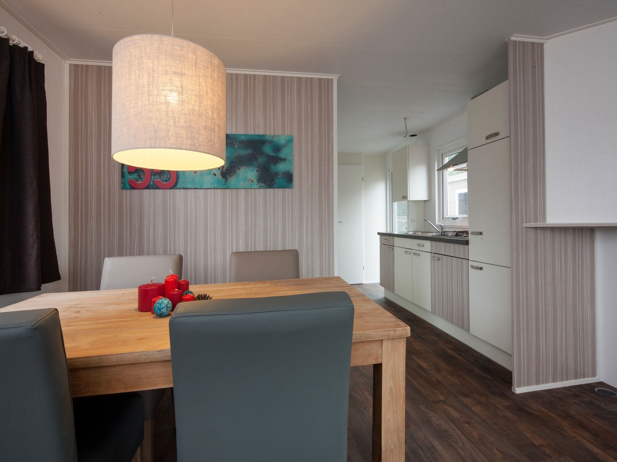 De woonkamer van Recreatiepark de Boshoek 4 in Voorthuizen