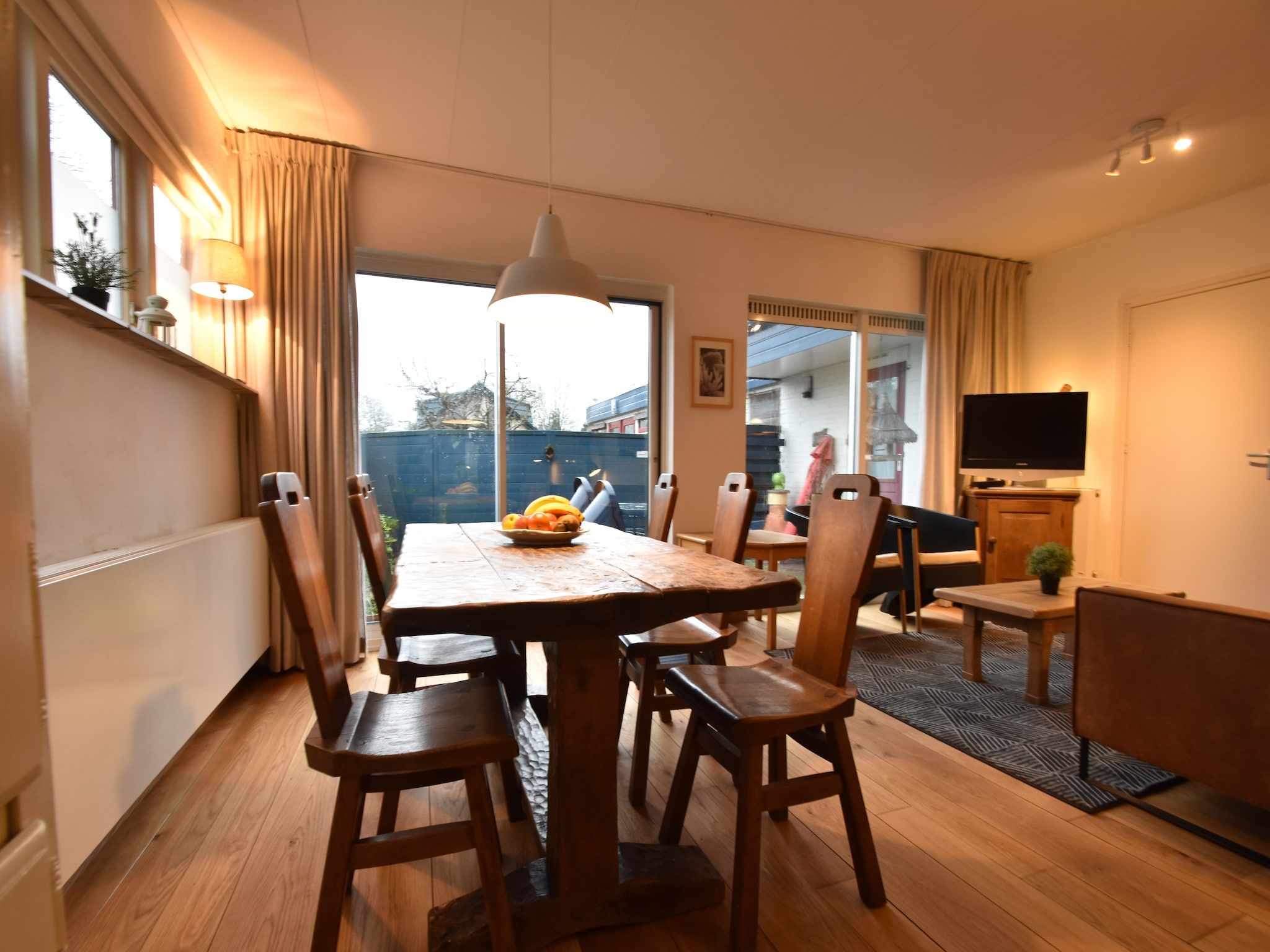 De eetkamer van Bergens Roodborstje in Bergen