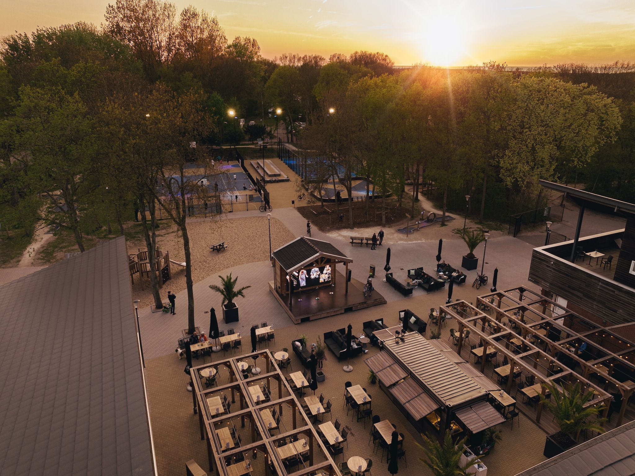 Parkfaciliteiten bij Vakantiepark Kijkduin 1 in Den Haag