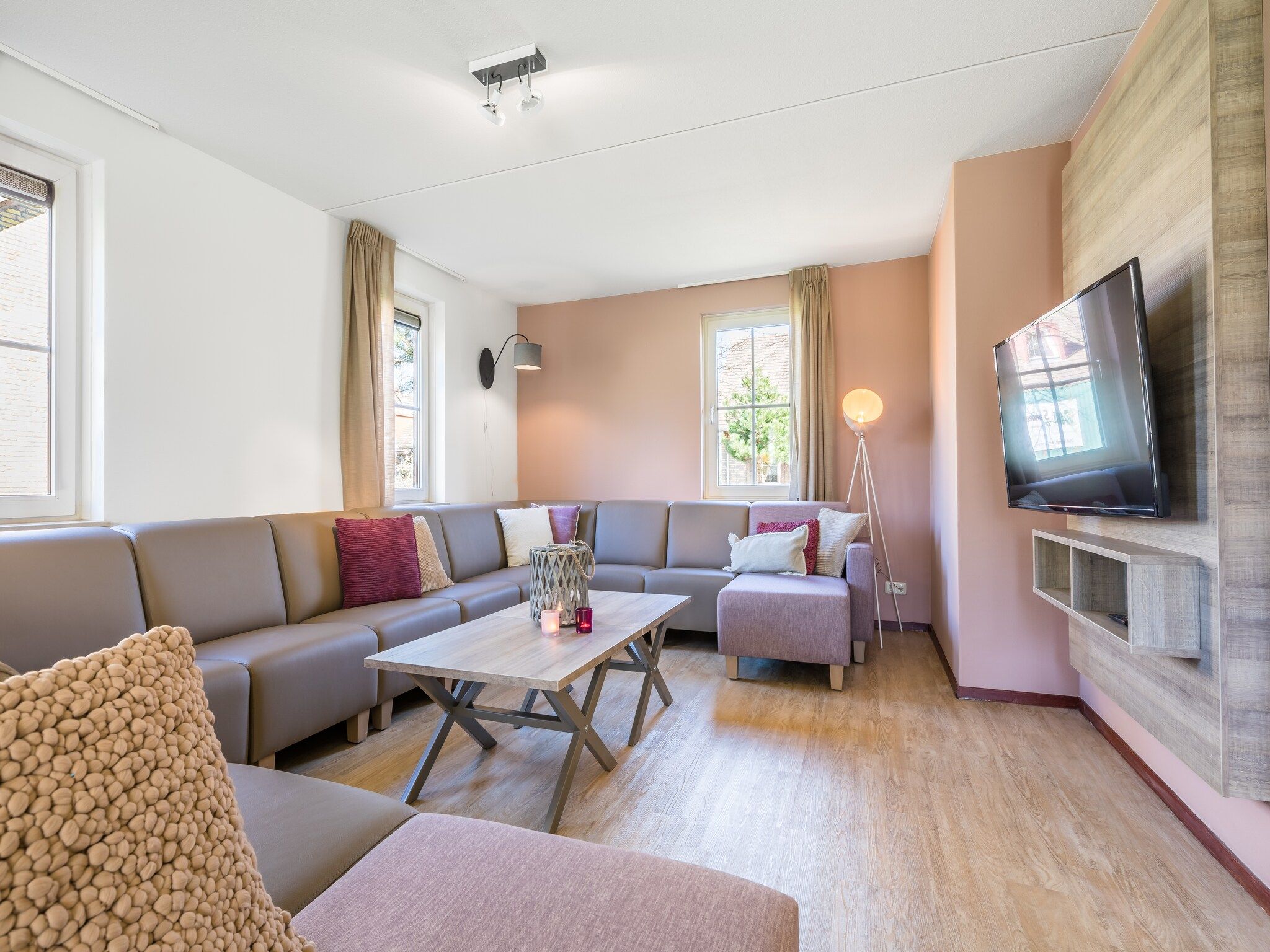 De woonkamer van Vakantiepark Weerterbergen 6 in Weert