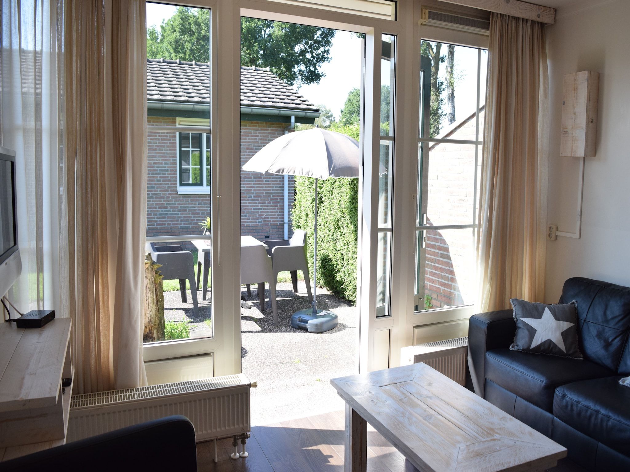 De woonkamer van Recreatiepark de Boshoek 10 in Voorthuizen