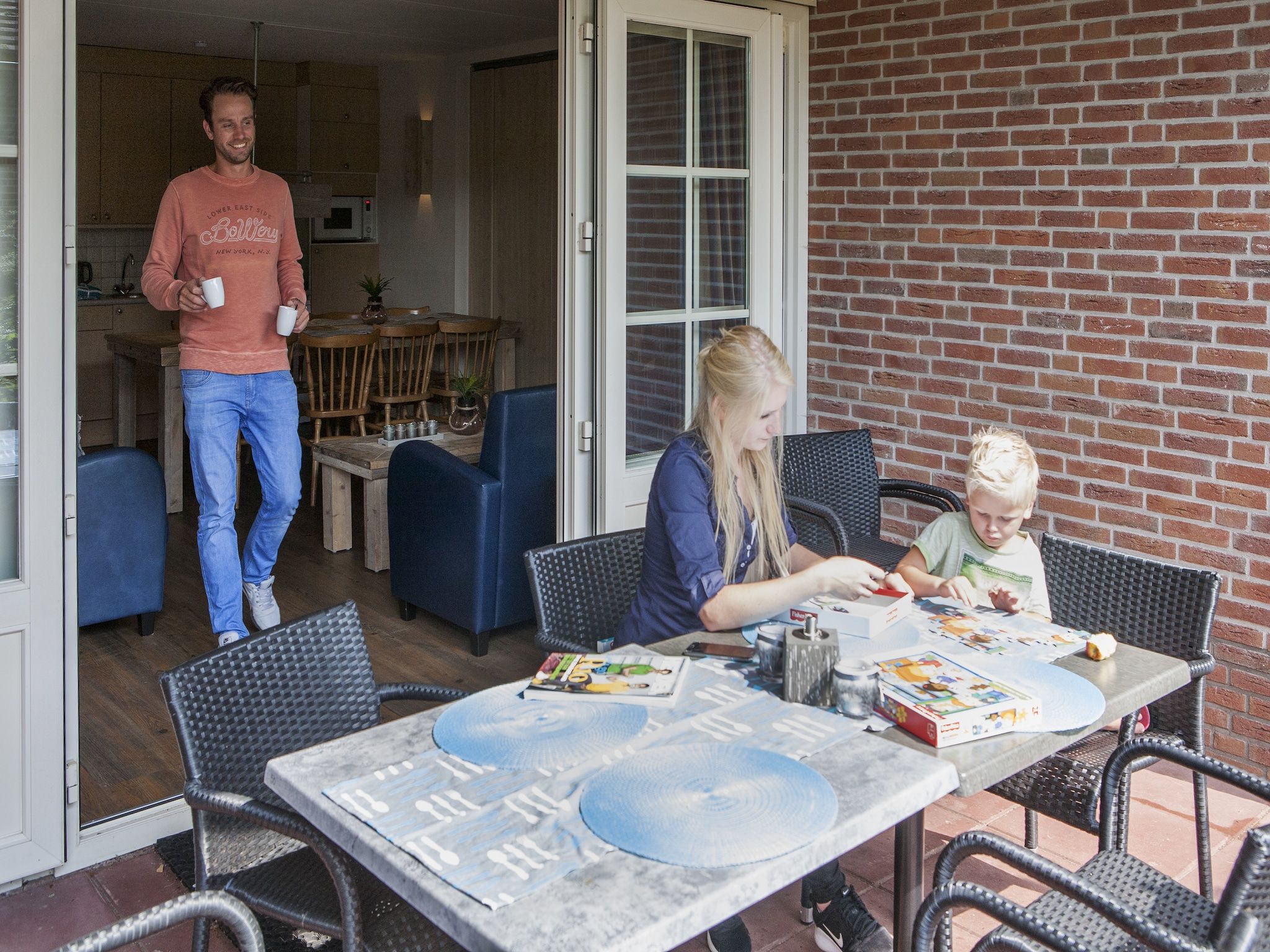 Het terras van Recreatiepark de Boshoek 11 in Voorthuizen
