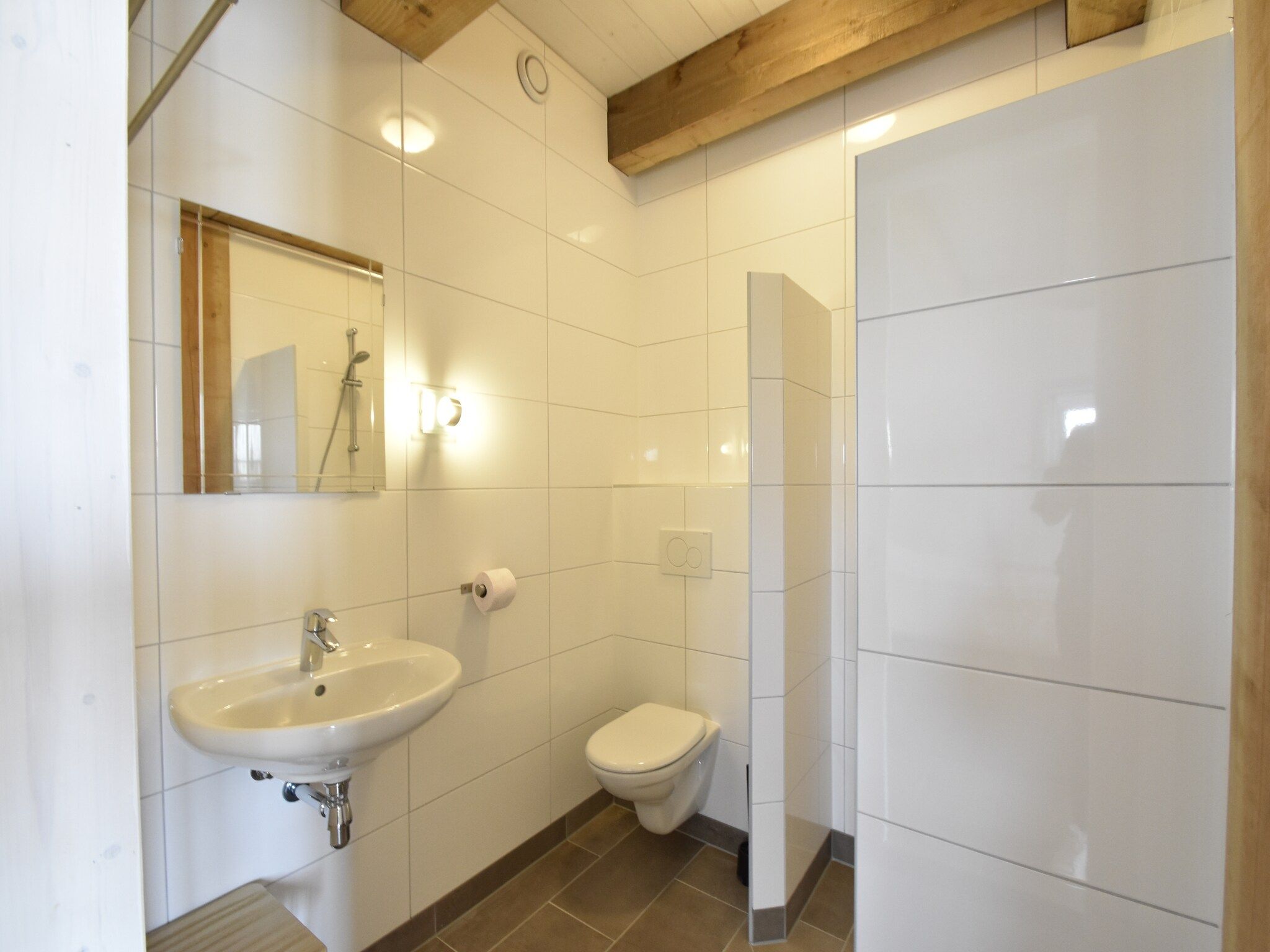 De badkamer van Hazenborgh - Studio Eb in Callantsoog