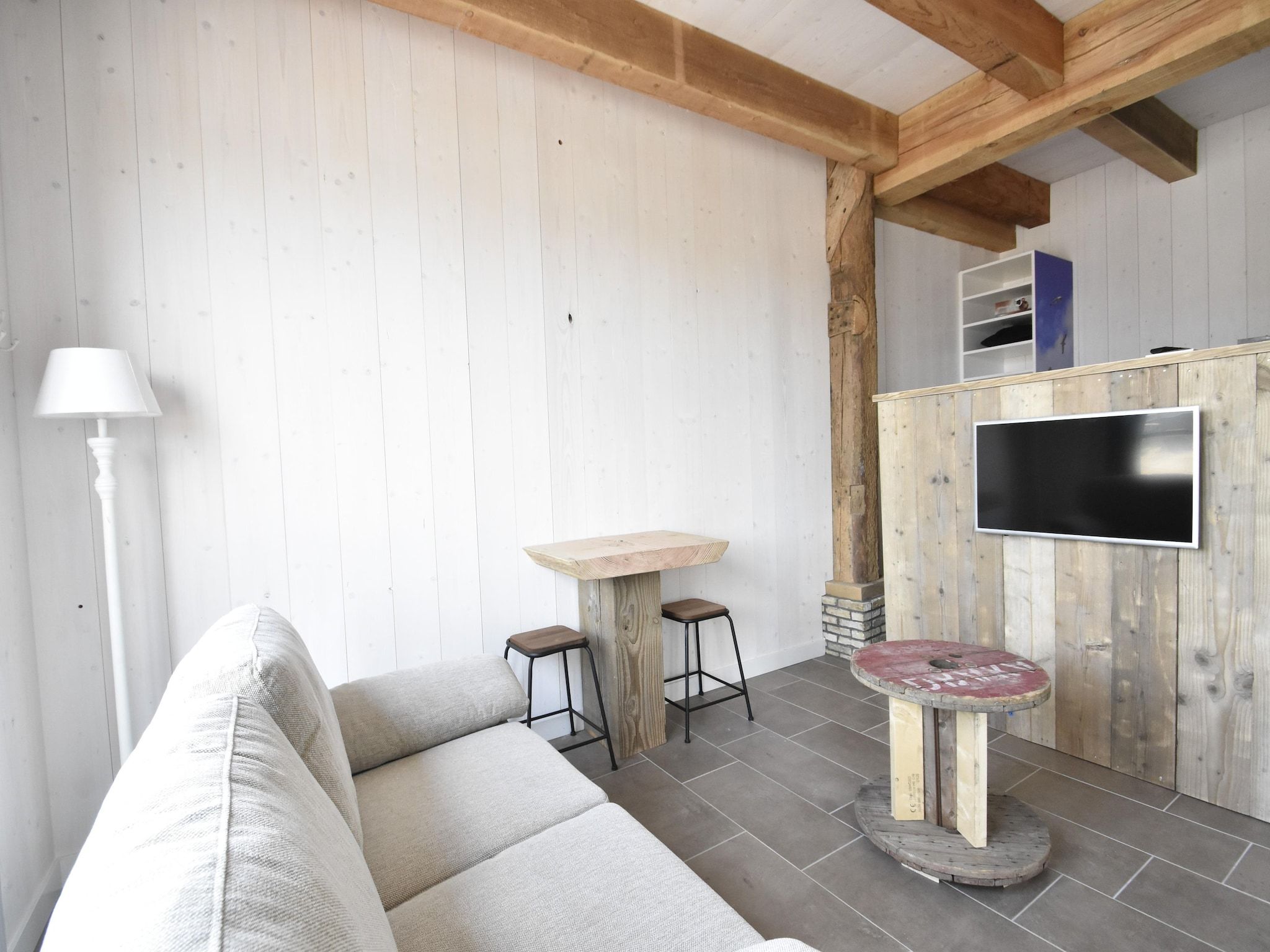 De woonkamer van Hazenborgh - Studio Vloed in Callantsoog