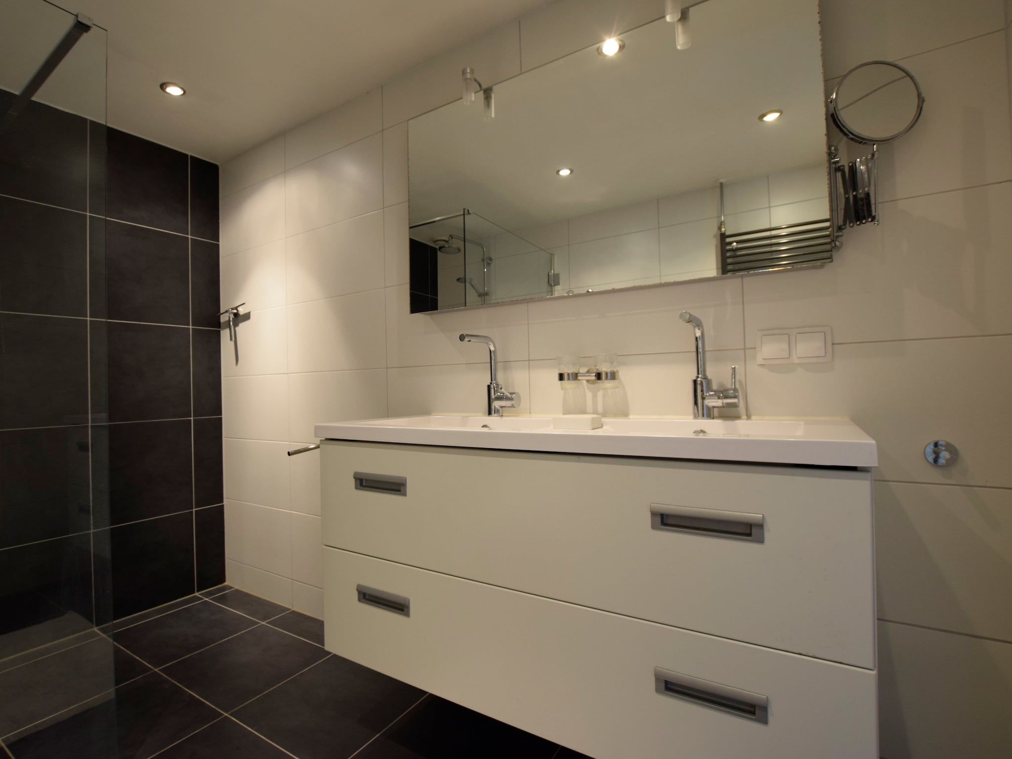 De badkamer van Elzendreef in Voorburg