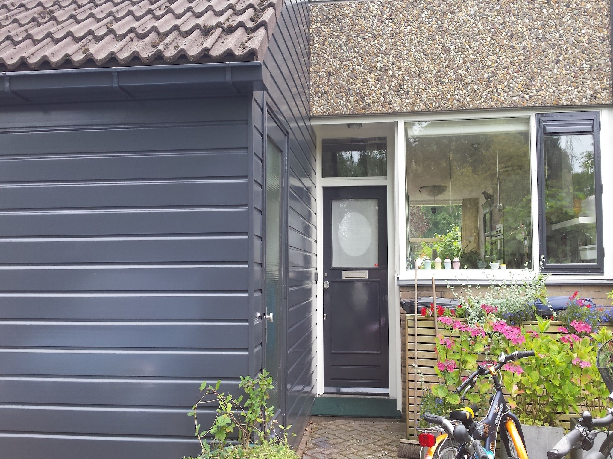 De buitenkant van Elzendreef in Voorburg