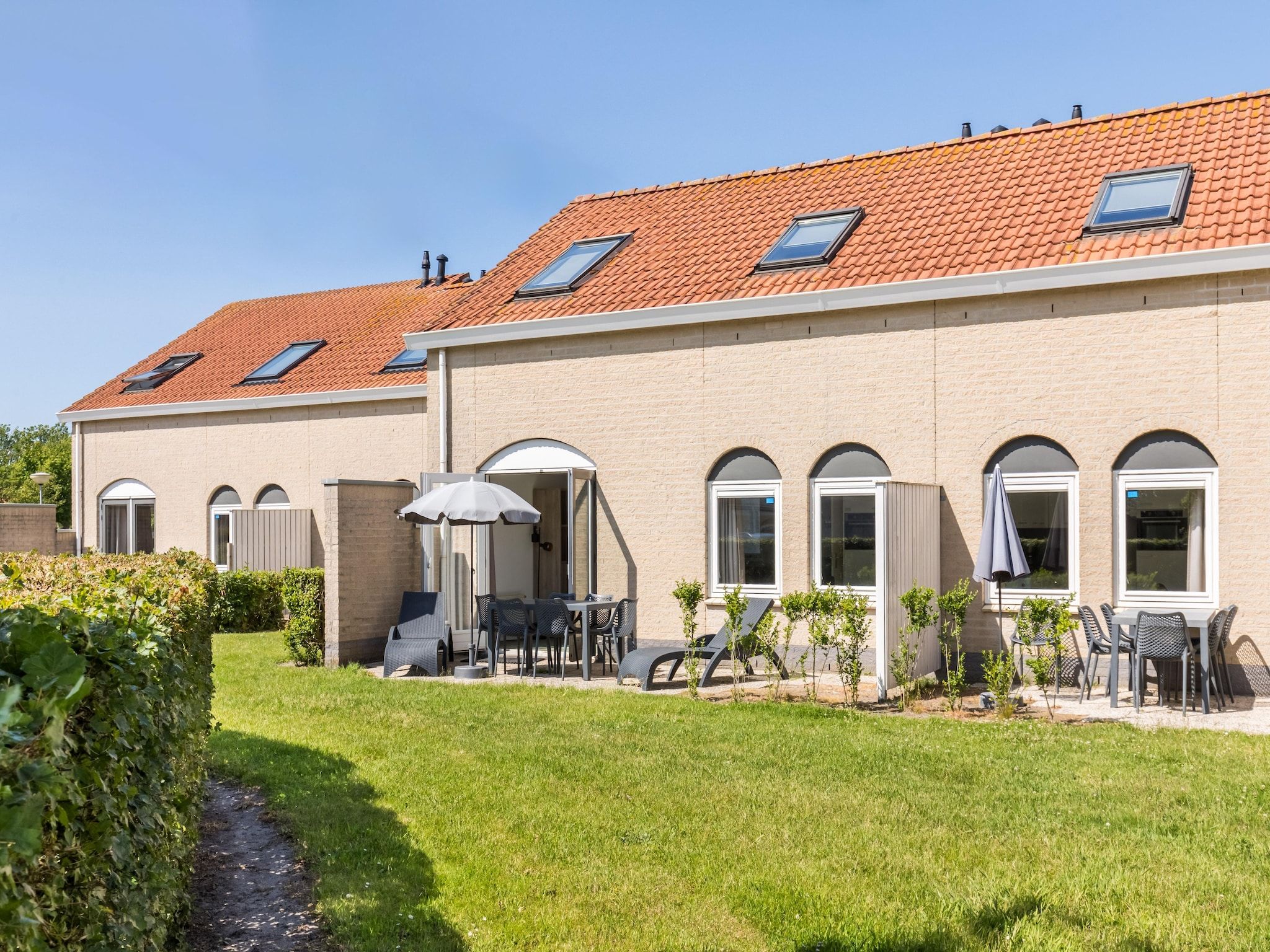 De buitenkant van Vakantiepark de Soeten Haert 14 in Renesse