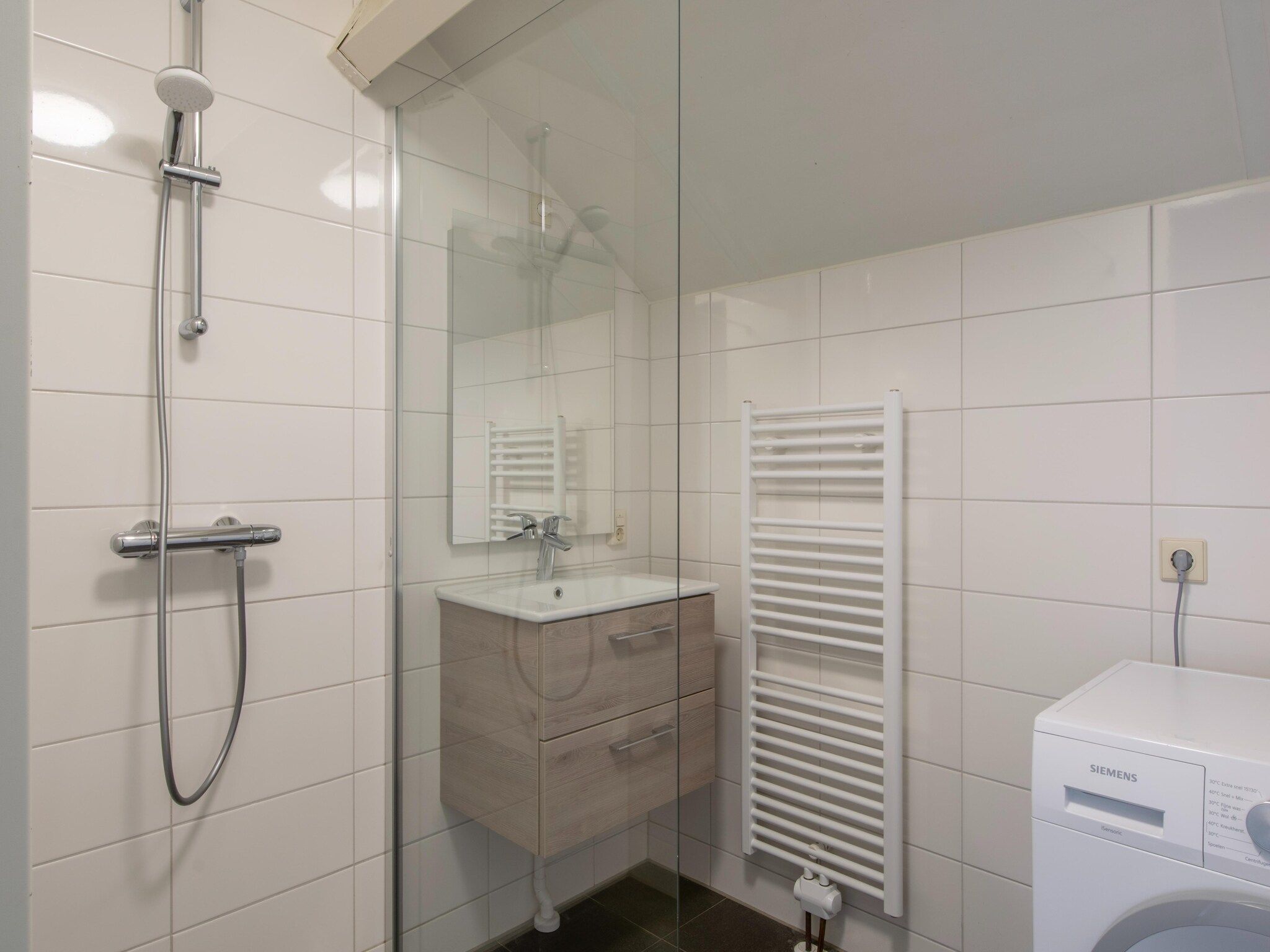 De badkamer van Vakantiepark de Soeten Haert 16 in Renesse