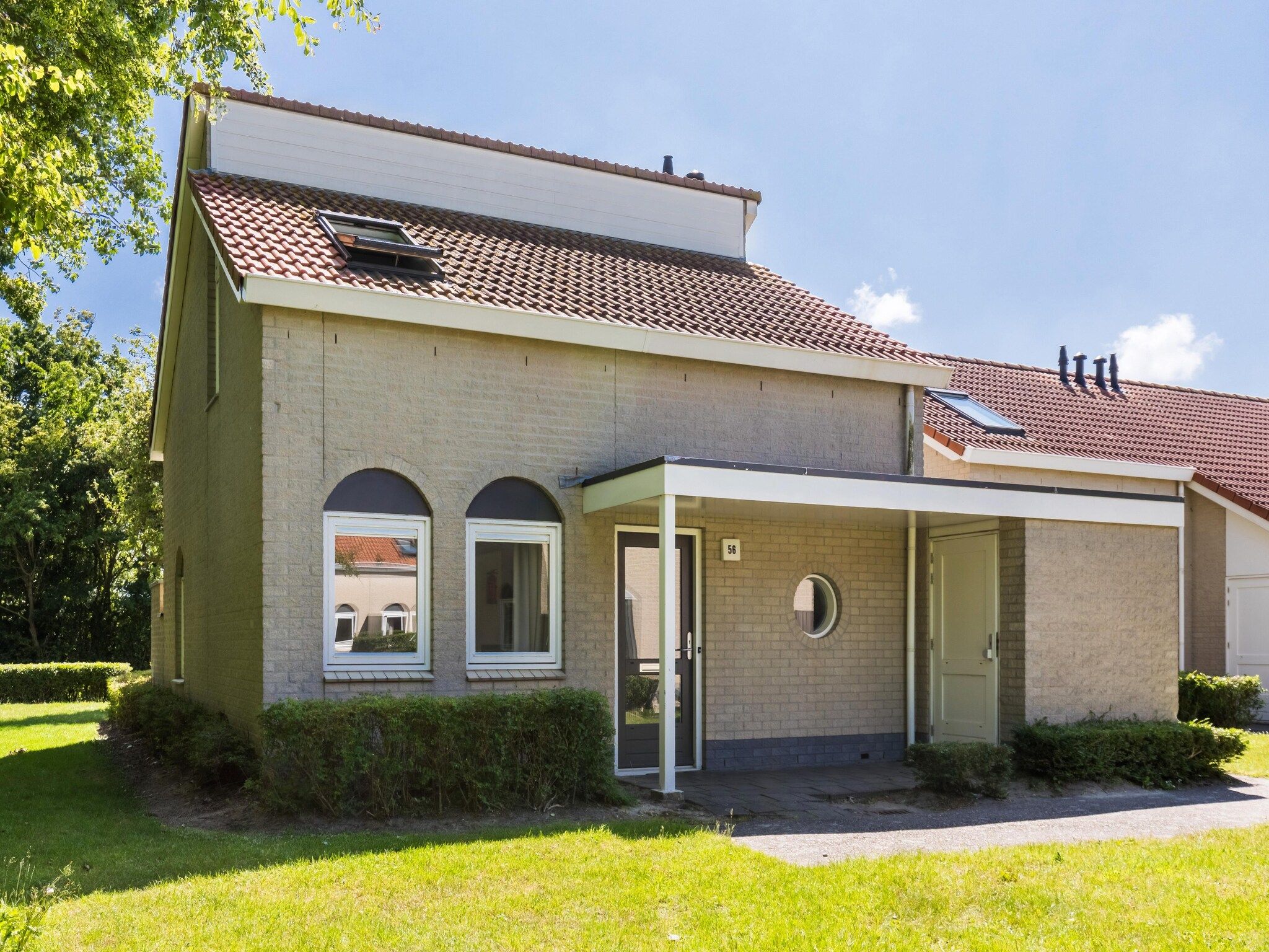 De buitenkant van Vakantiepark de Soeten Haert 16 in Renesse