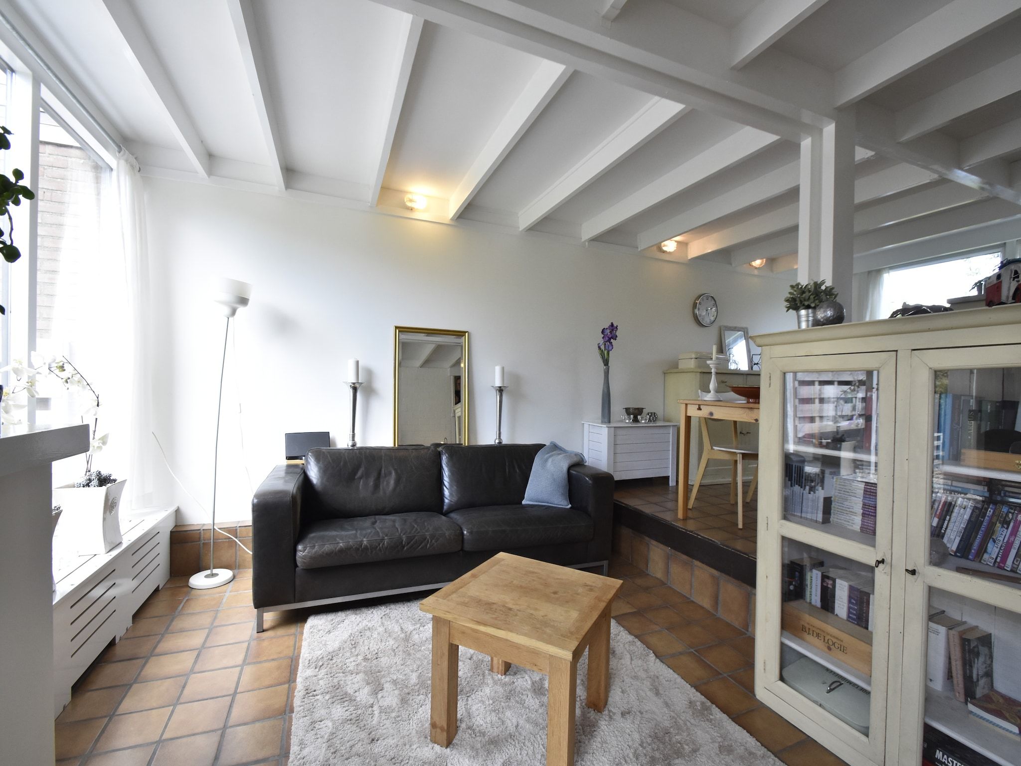De woonkamer van De Reker Zon in Warmenhuizen