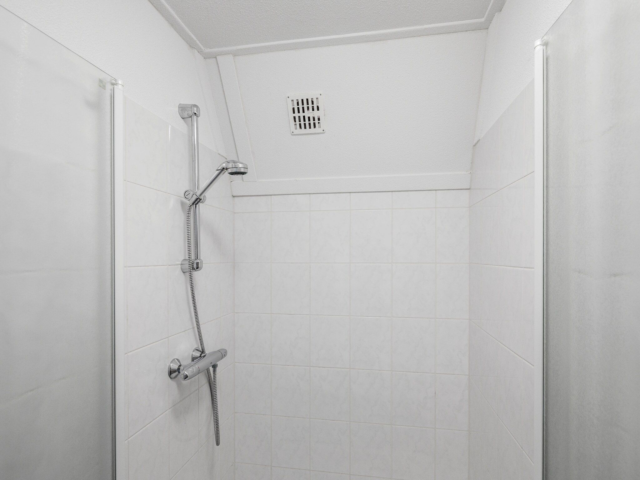 De badkamer van Aquadelta 28 in Bruinisse