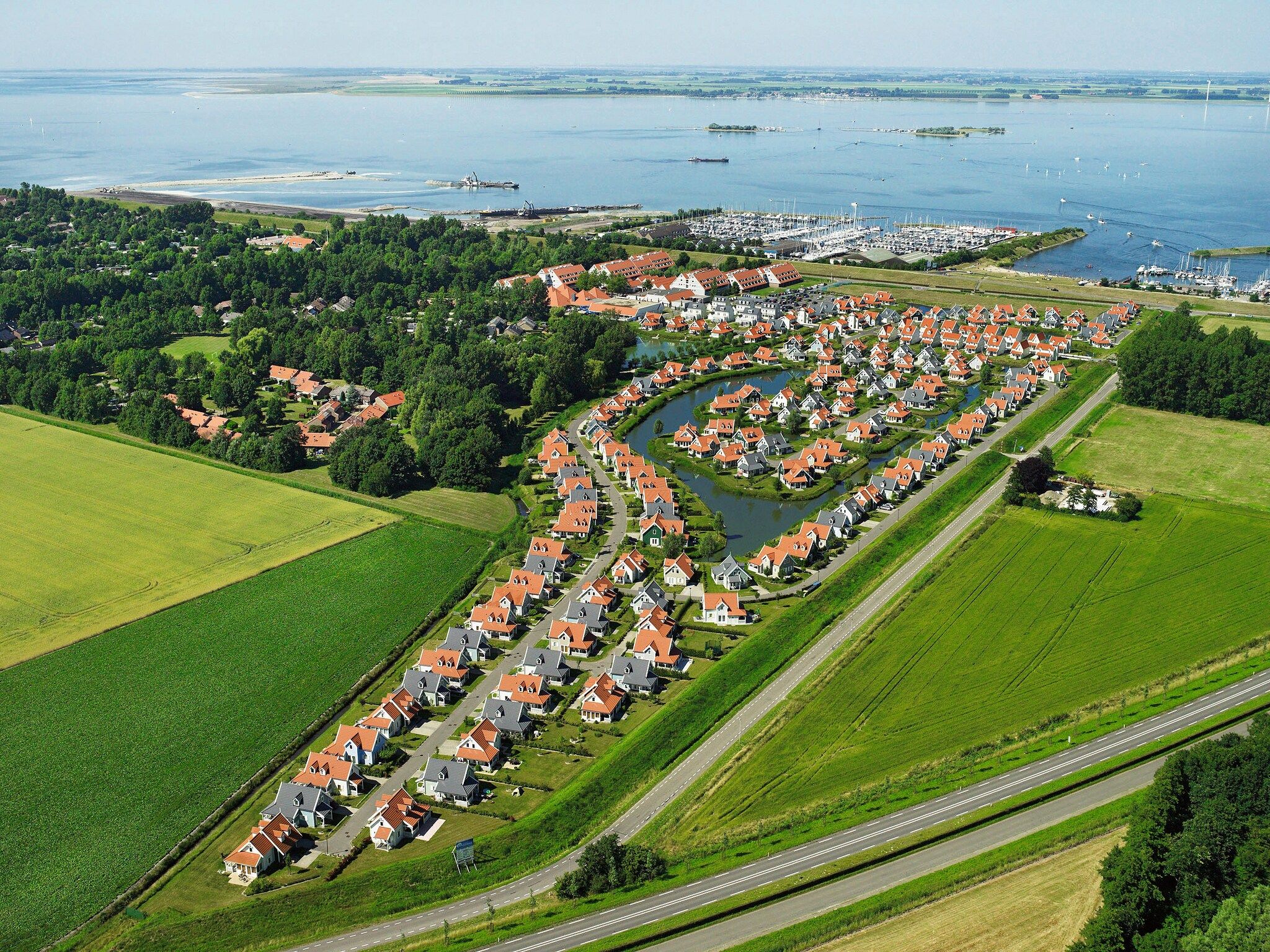 De buitenkant van Aquadelta 32 in Bruinisse