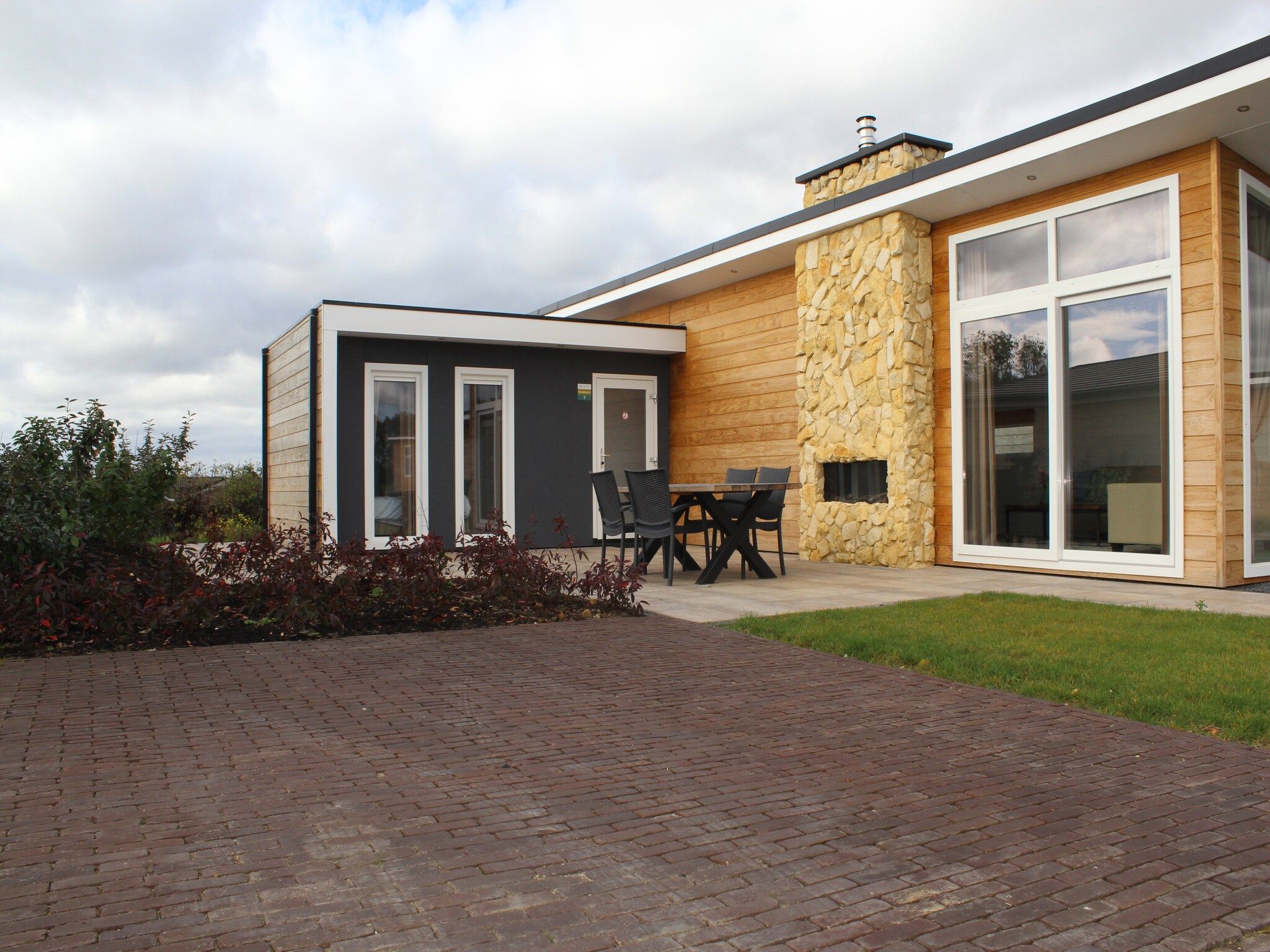 De buitenkant van Resort Mooi Bemelen 10 in Bemelen