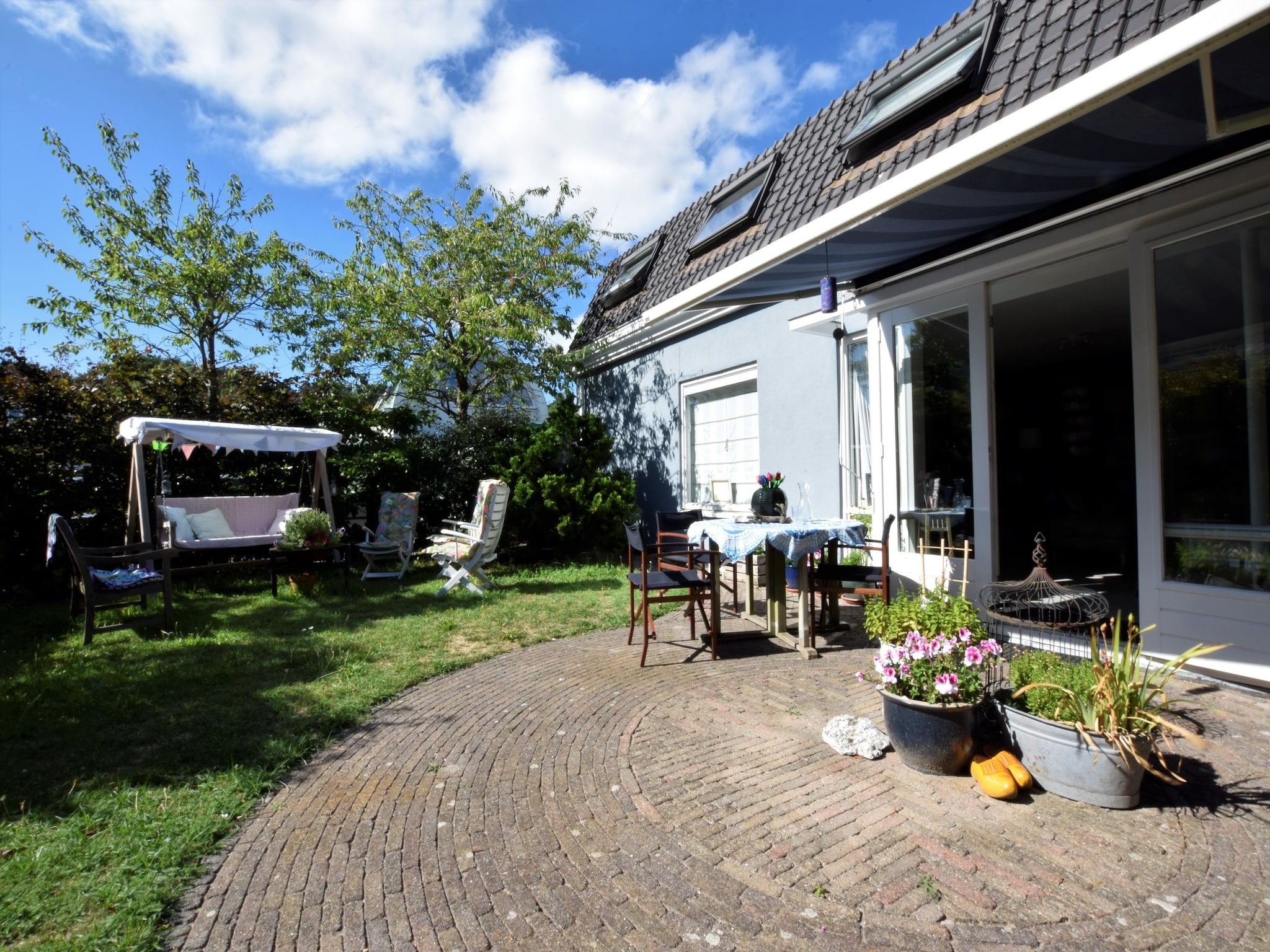 De buitenkant van De Zilvermeeuw in Noordwijk