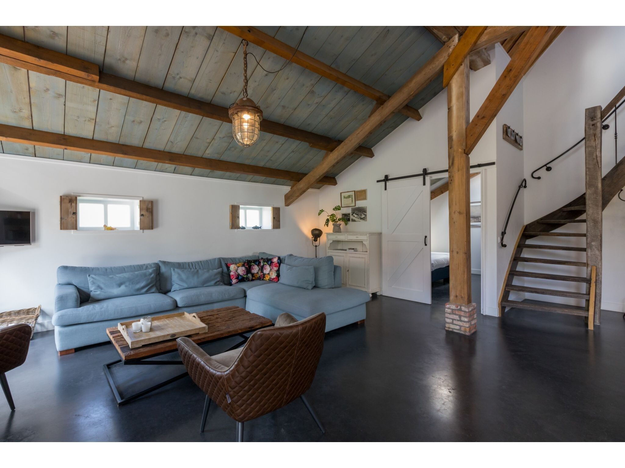 De woonkamer van Lepelstraat 18A  Vrouwenpolder "'t Blauwtje" in Vrouwenpolder