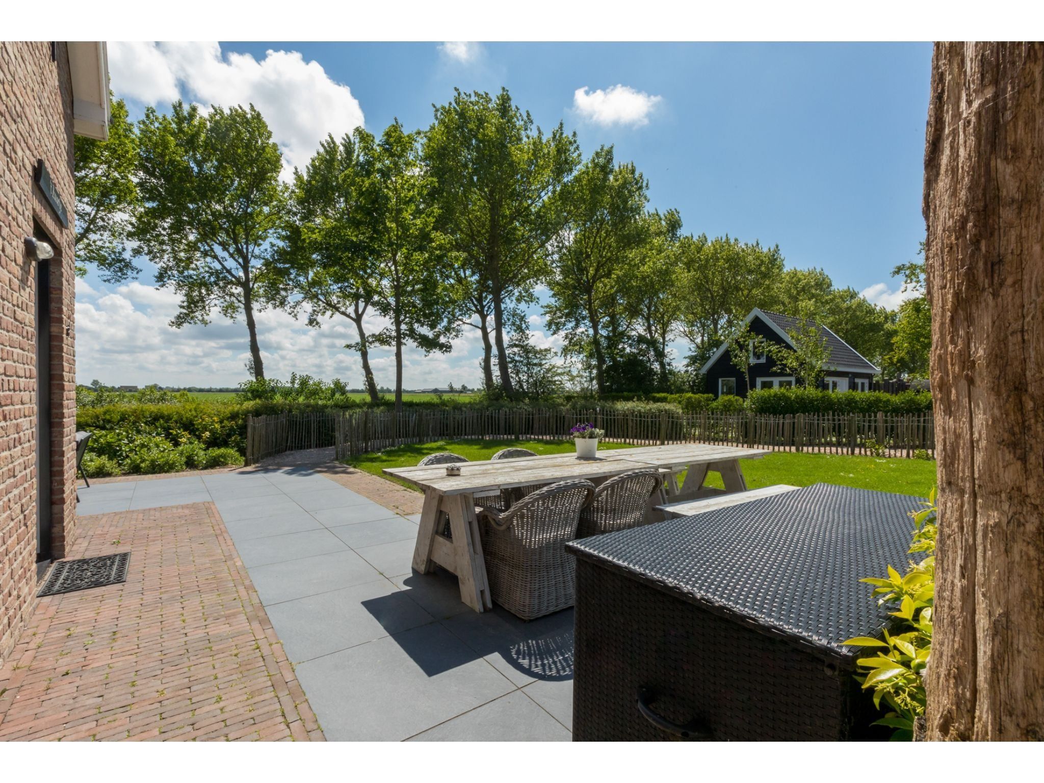 Het terras van Lepelstraat 18B  Vrouwenpolder "'t Zwartje" in Vrouwenpolder