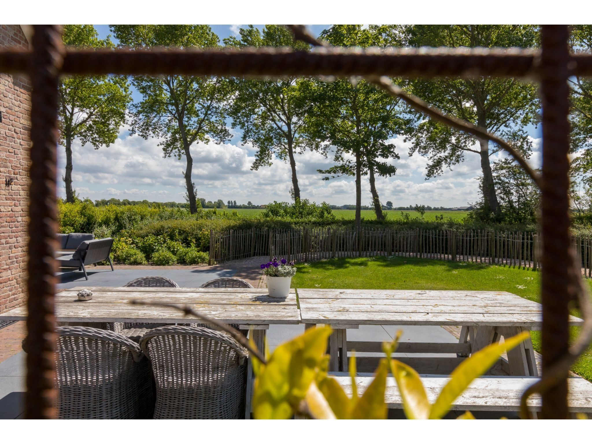 Het terras van Lepelstraat 18B  Vrouwenpolder "'t Zwartje" in Vrouwenpolder