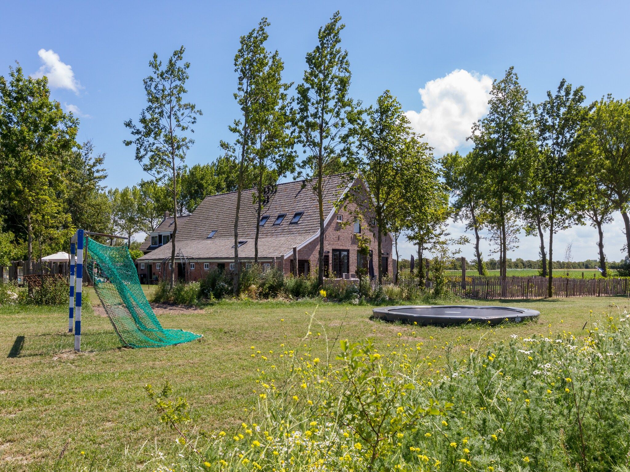 De tuin van Familiehuis - Lepelstraat 18AB  Vrouwenpolder in Vrouwenpolder
