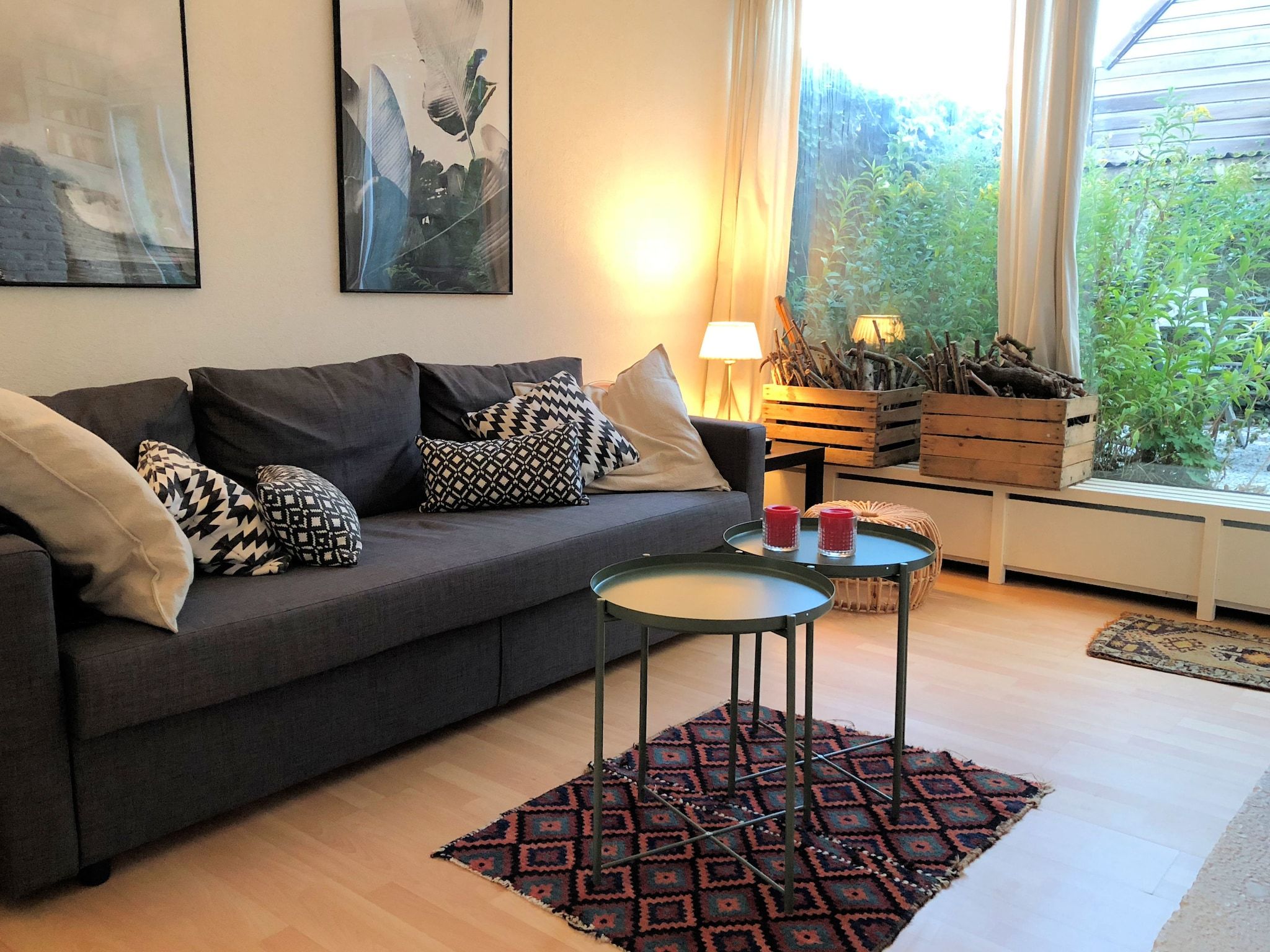 De woonkamer van June's Cabin in Noordwijkerhout