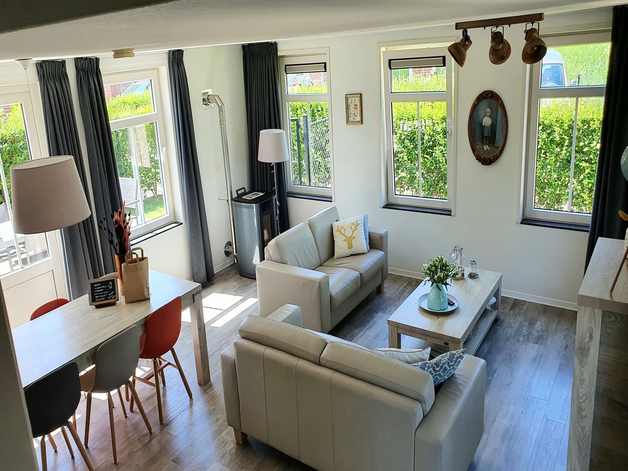 De eetkamer van Krokus 10 in Breskens