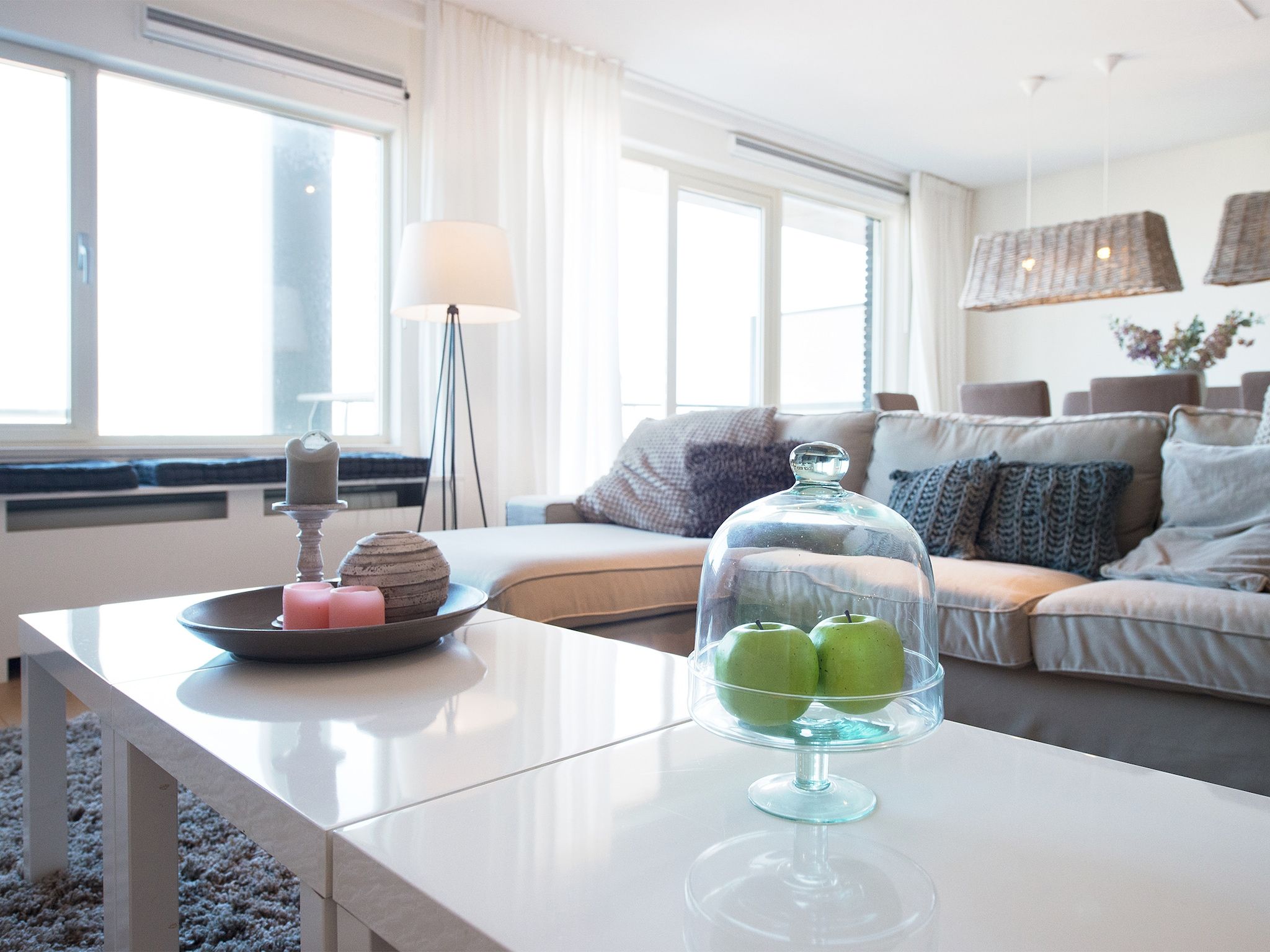 De woonkamer van Scheveningen Harbour 24a in Scheveningen
