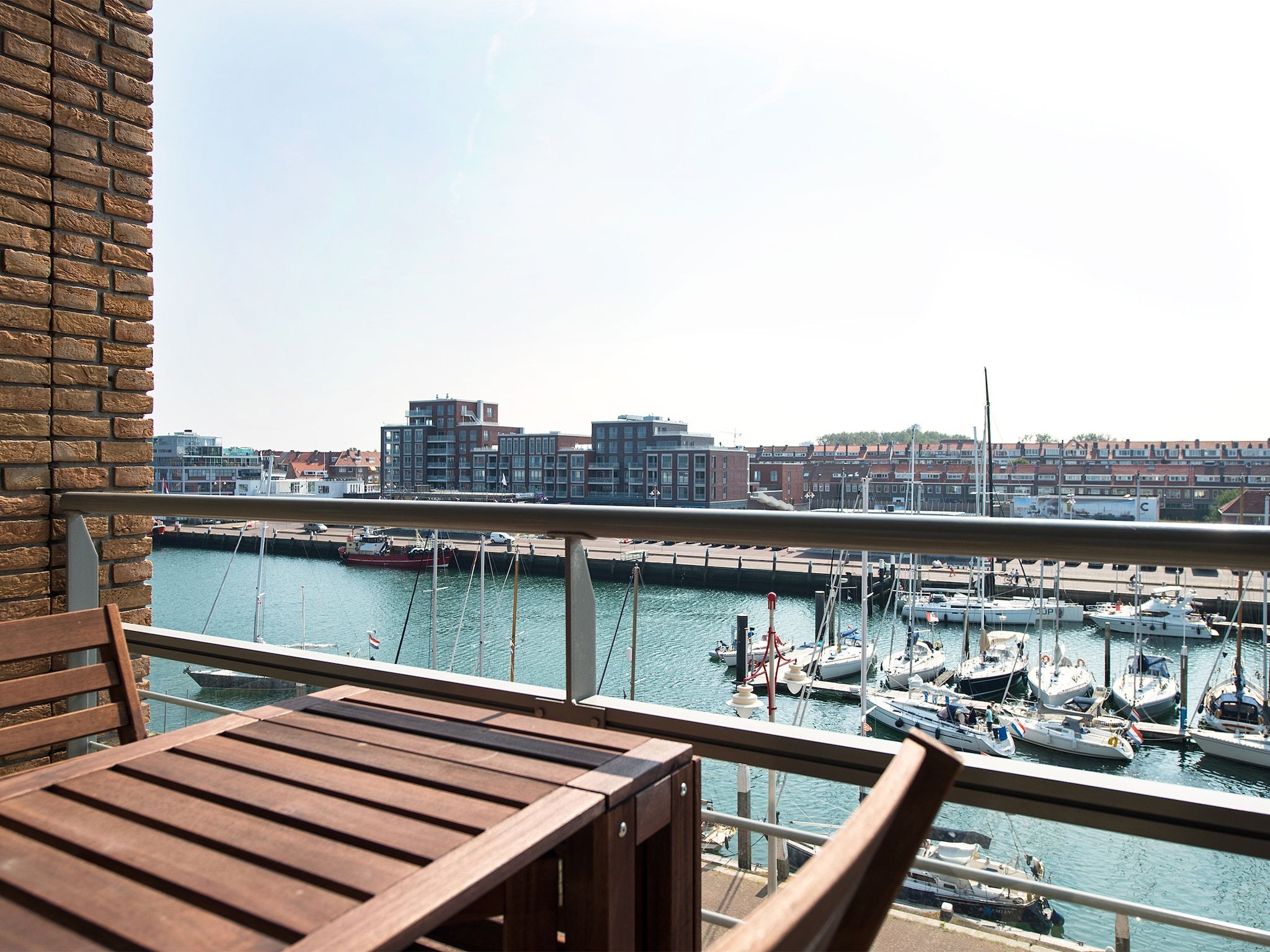 Het terras van Scheveningen Harbour 24a in Scheveningen