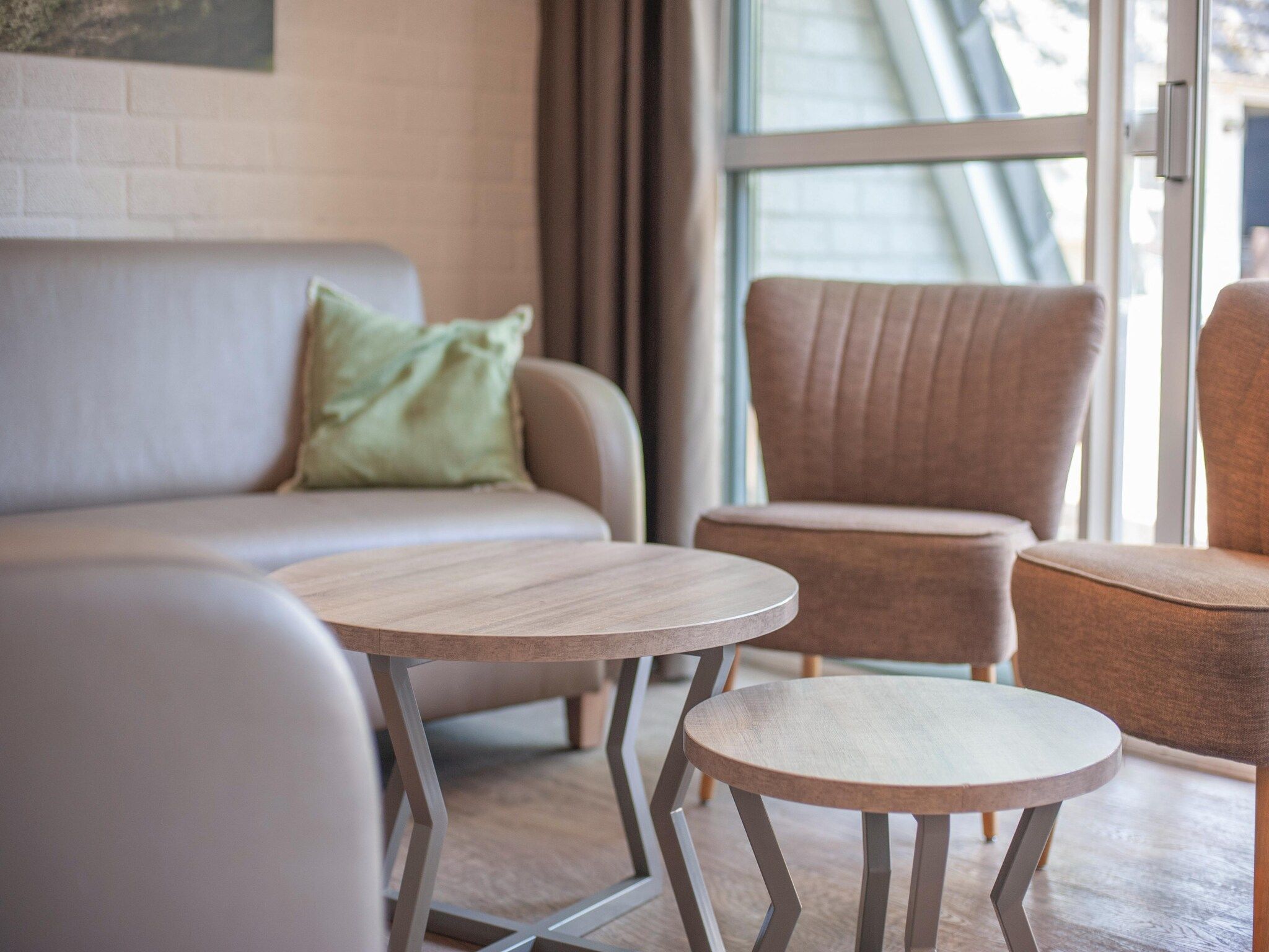 De woonkamer van Vakantiepark de Katjeskelder 10 in Oosterhout