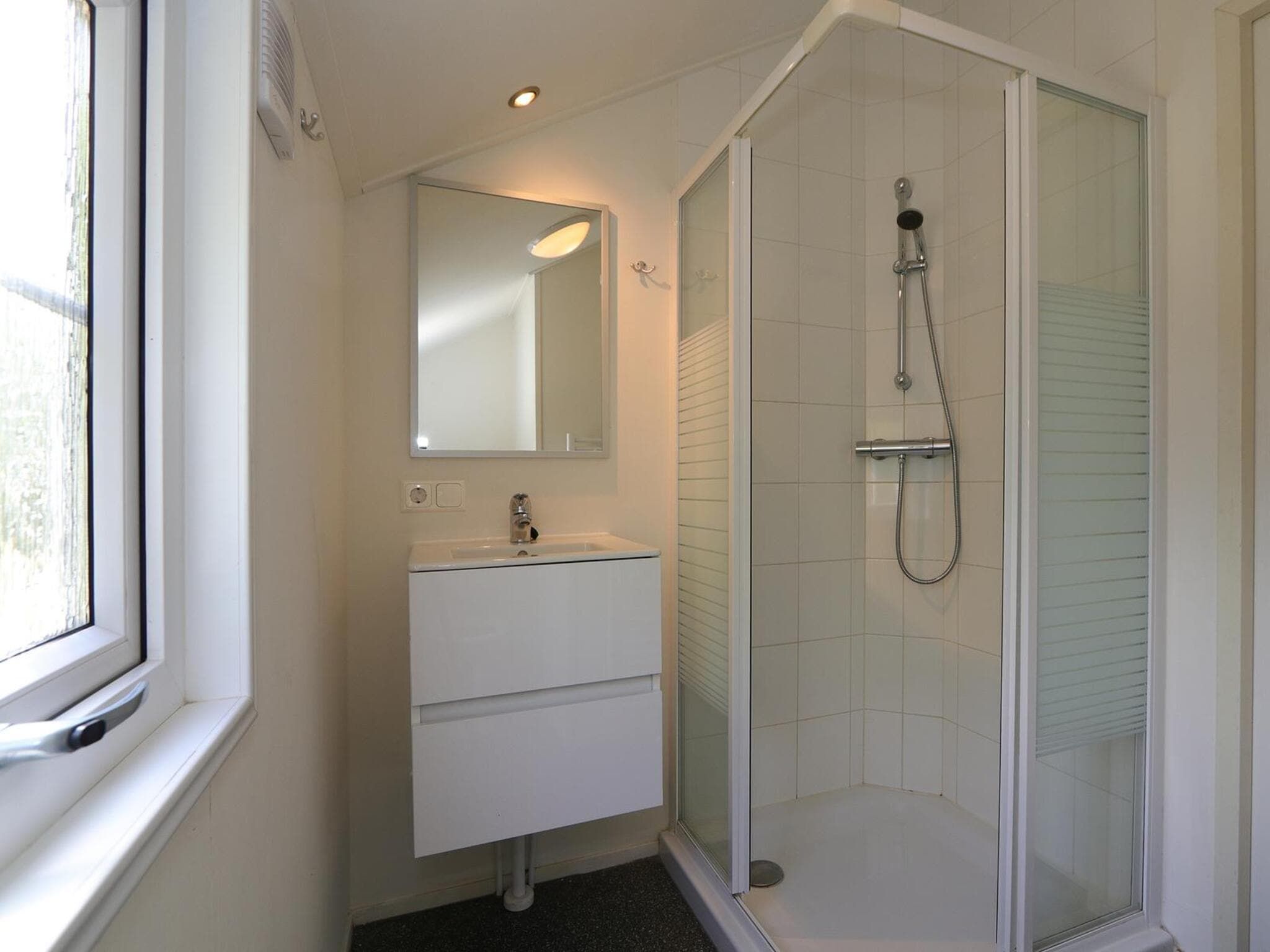De badkamer van Boslodge 6 in Otterlo