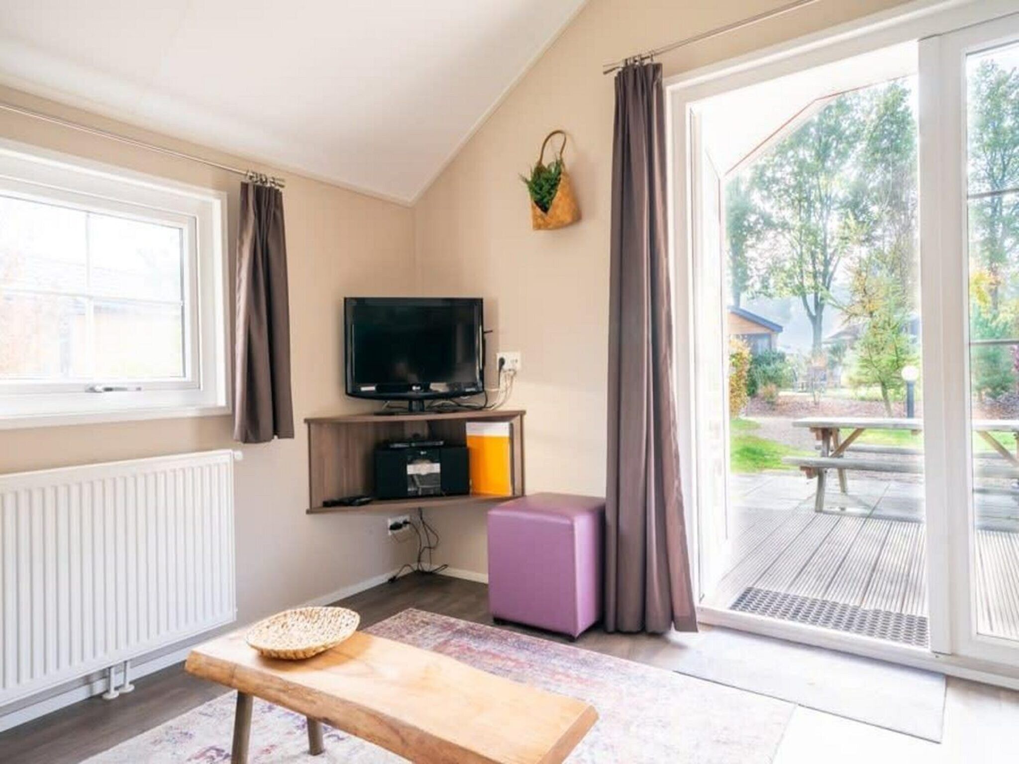 De woonkamer van Boslodge 6 in Otterlo