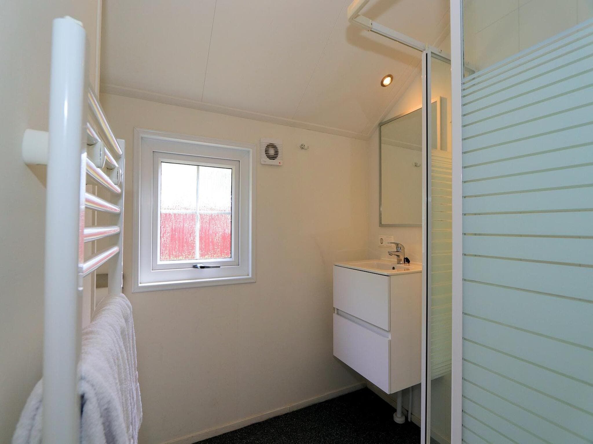 De badkamer van Boslodge 6 in Otterlo