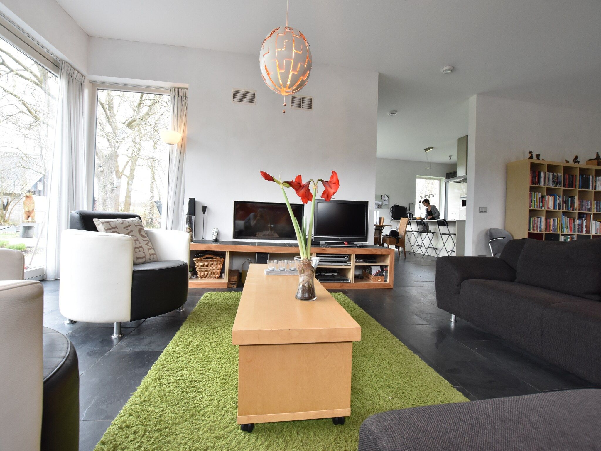 De woonkamer van Villa Luttenberg in Luttenberg