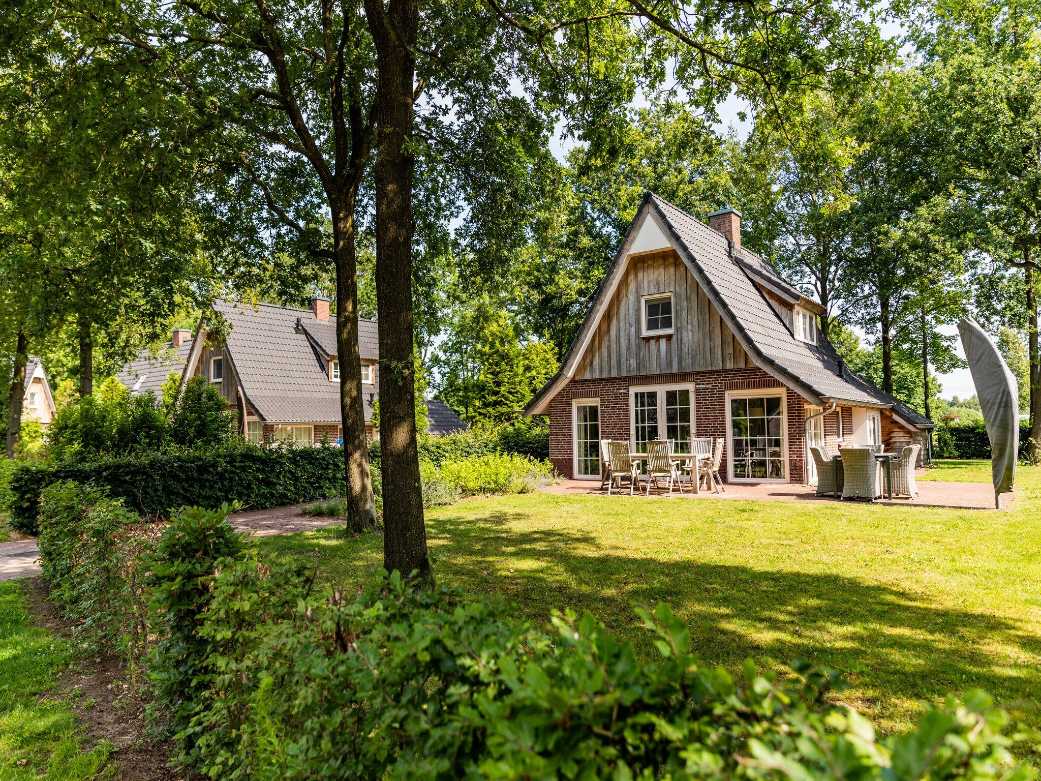De tuin van Hof van Salland 8 in Hellendoorn