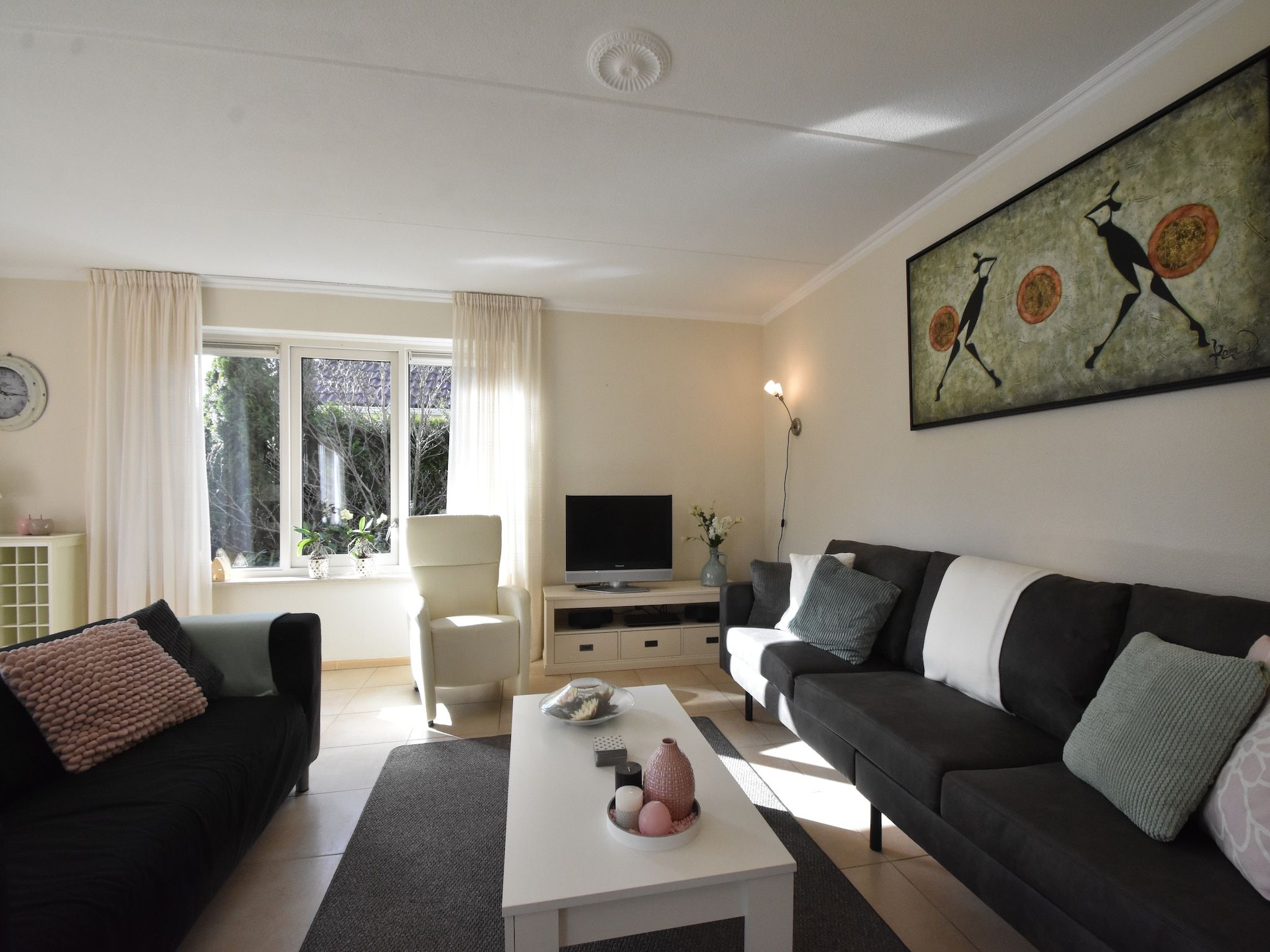 De woonkamer van Bosruiter in Zeewolde