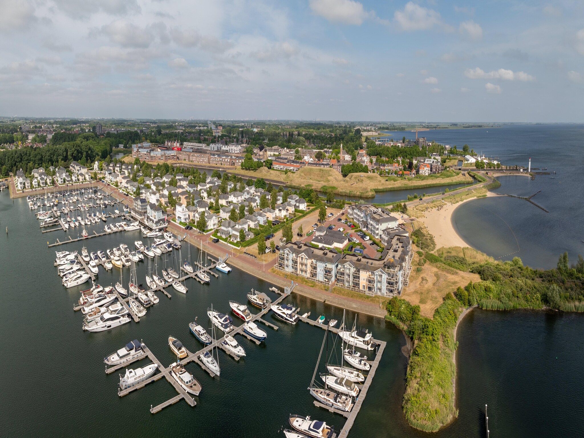 De omgeving van Cape Helius 3 in Hellevoetsluis