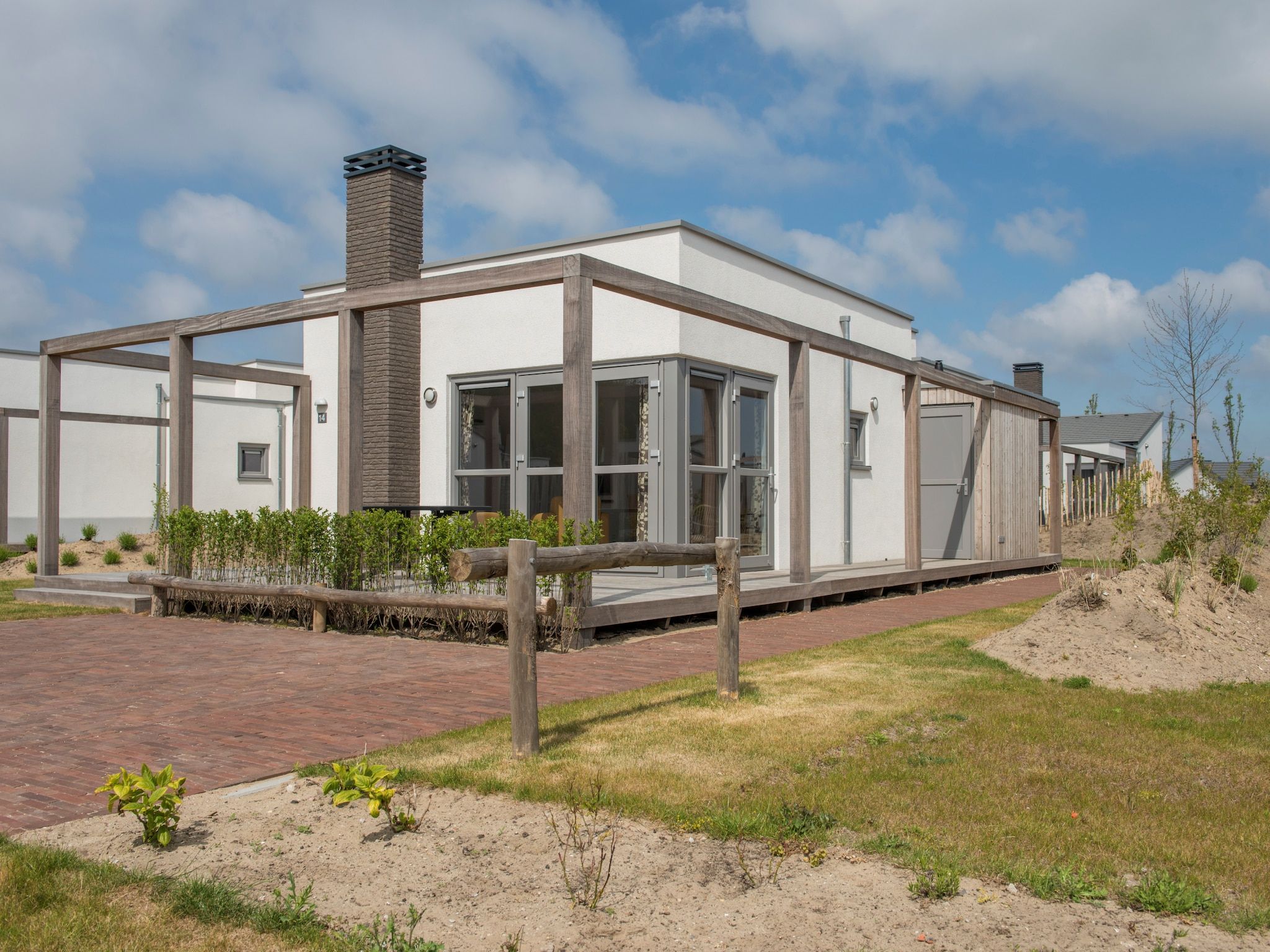 De buitenkant van Strandpark Duynhille 4 in Ouddorp