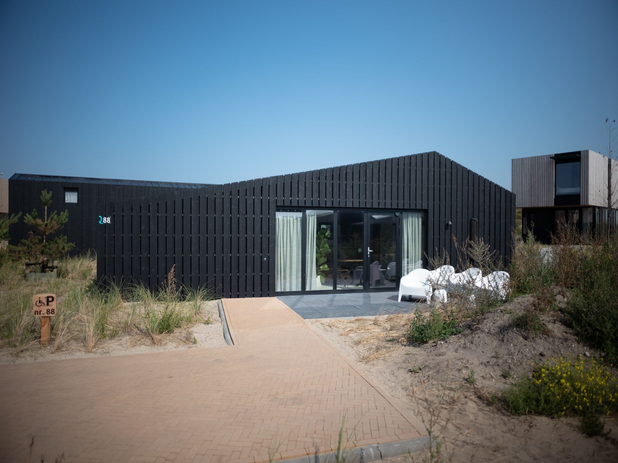 De buitenkant van Sea Lodges Zandvoort 1 in Zandvoort