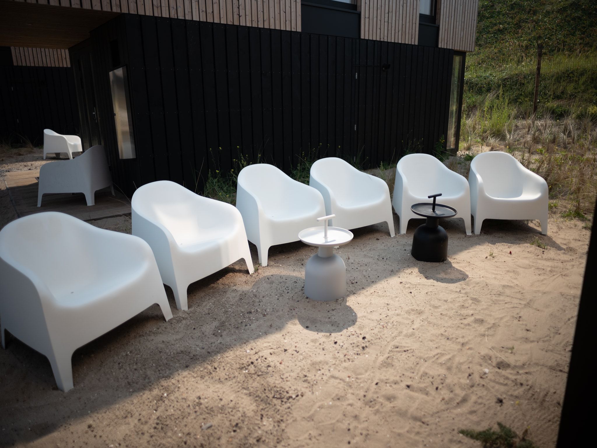 Het terras van Sea Lodges Zandvoort 9 in Zandvoort