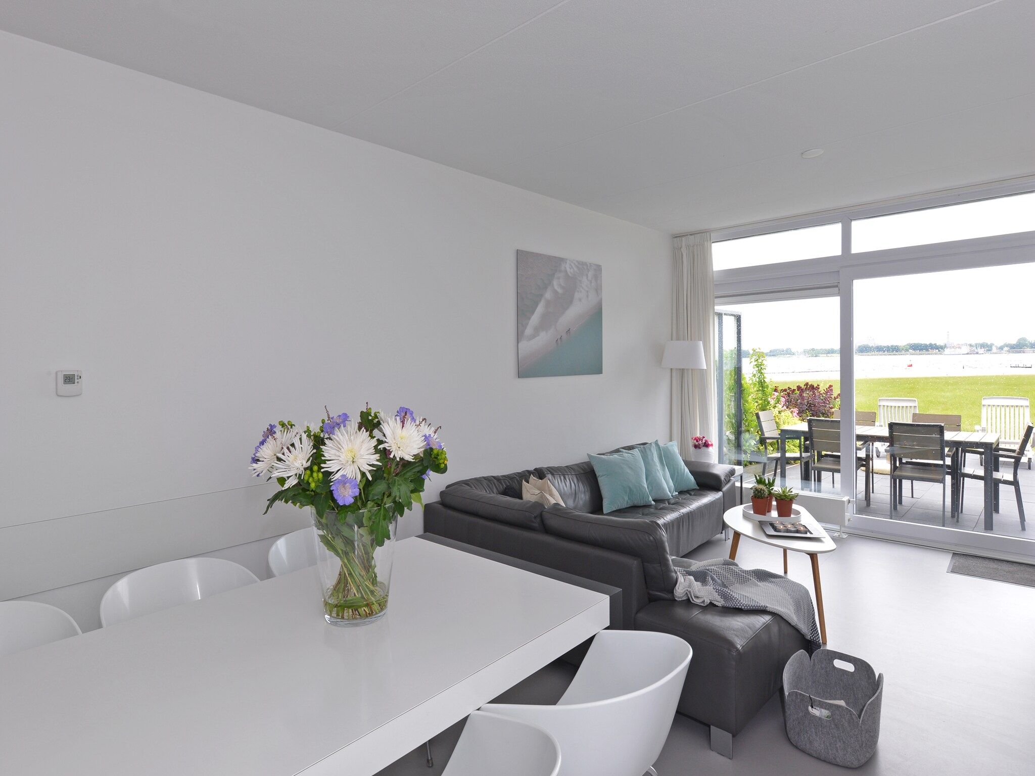 De woonkamer van Havenweg 12 in Kamperland
