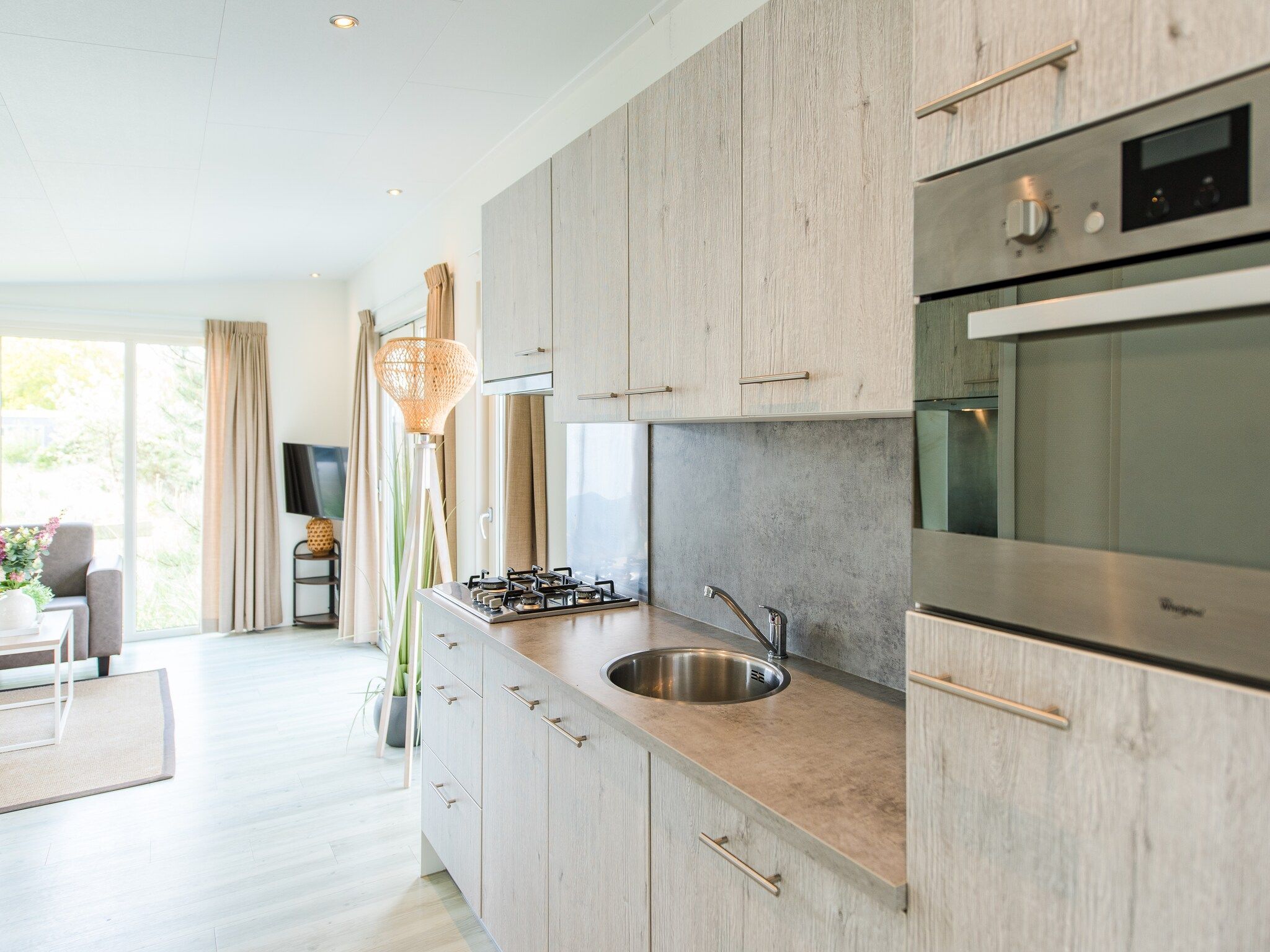 De keuken van Vakantiepark Boomhiemke 12 in Hollum