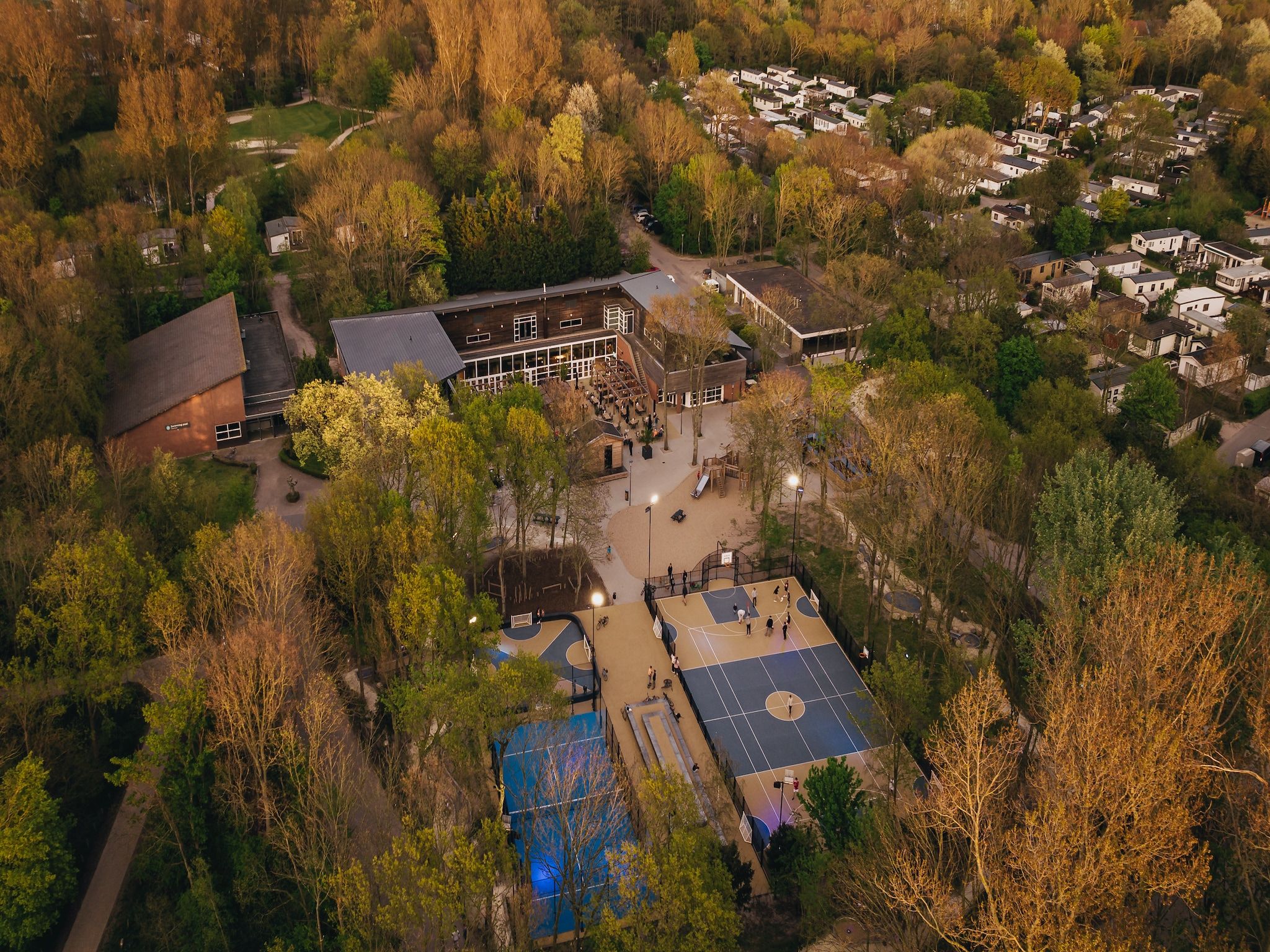Parkfaciliteiten bij Vakantiepark Kijkduin 9 in Den Haag