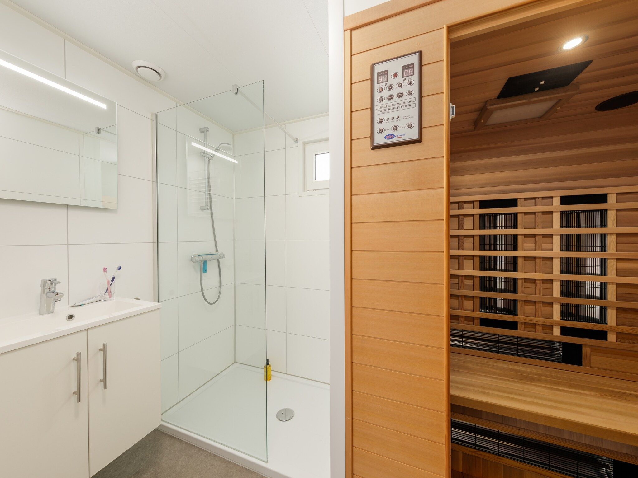 De badkamer van Vakantiepark Kijkduin 10 in Den Haag