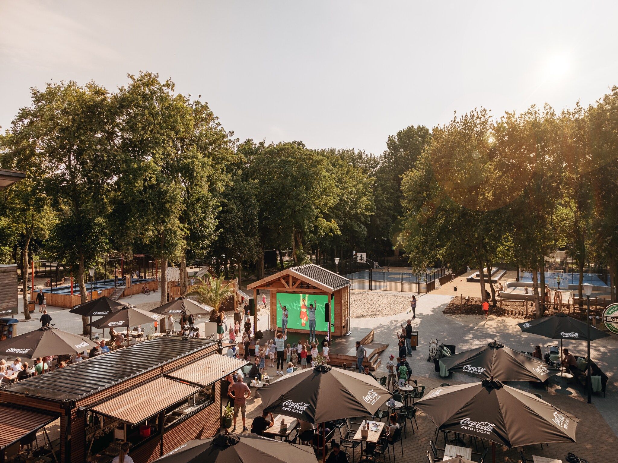 Parkfaciliteiten bij Vakantiepark Kijkduin 11 in Den Haag